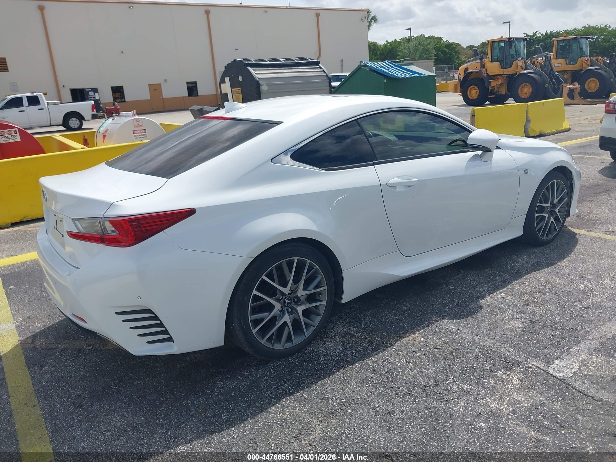 LEXUS RC image 4