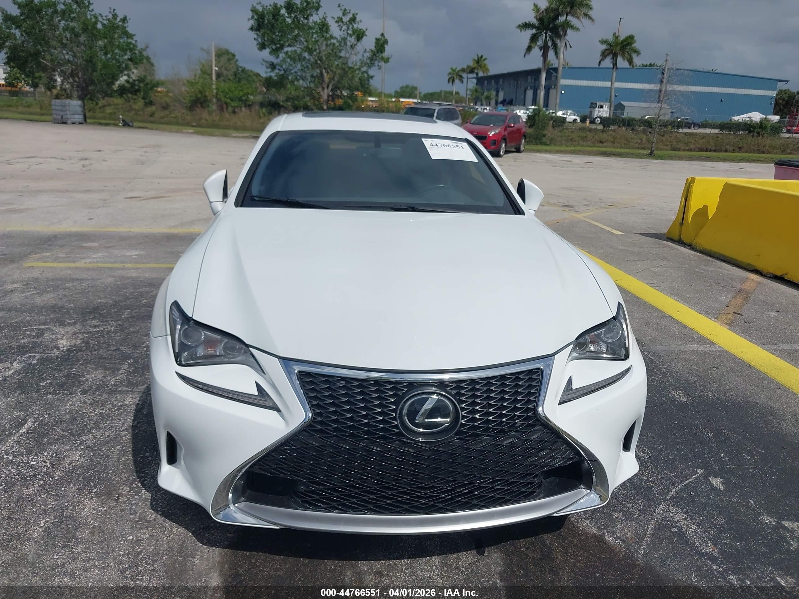LEXUS RC image 6