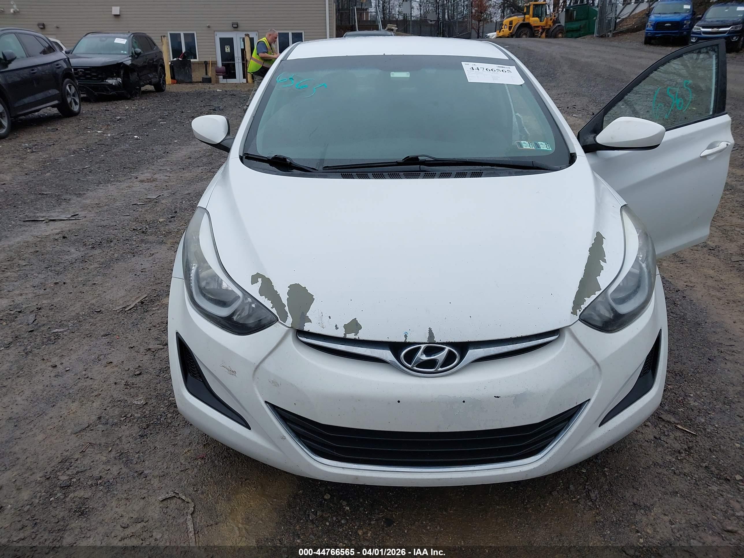 HYUNDAI ELANTRA image 6