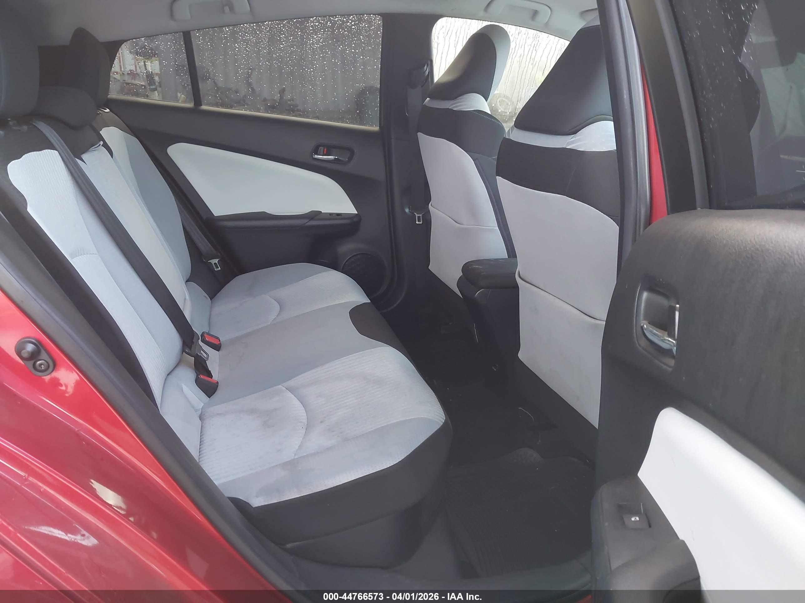 TOYOTA PRIUS image 8