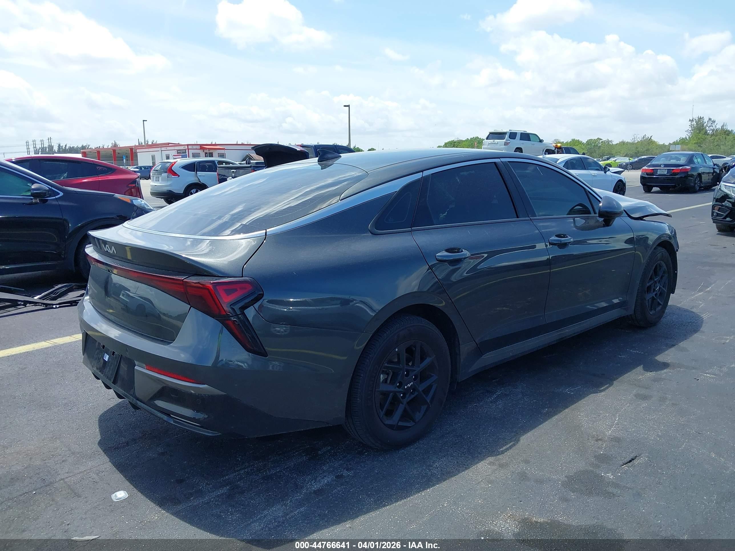 KIA K5 image 4