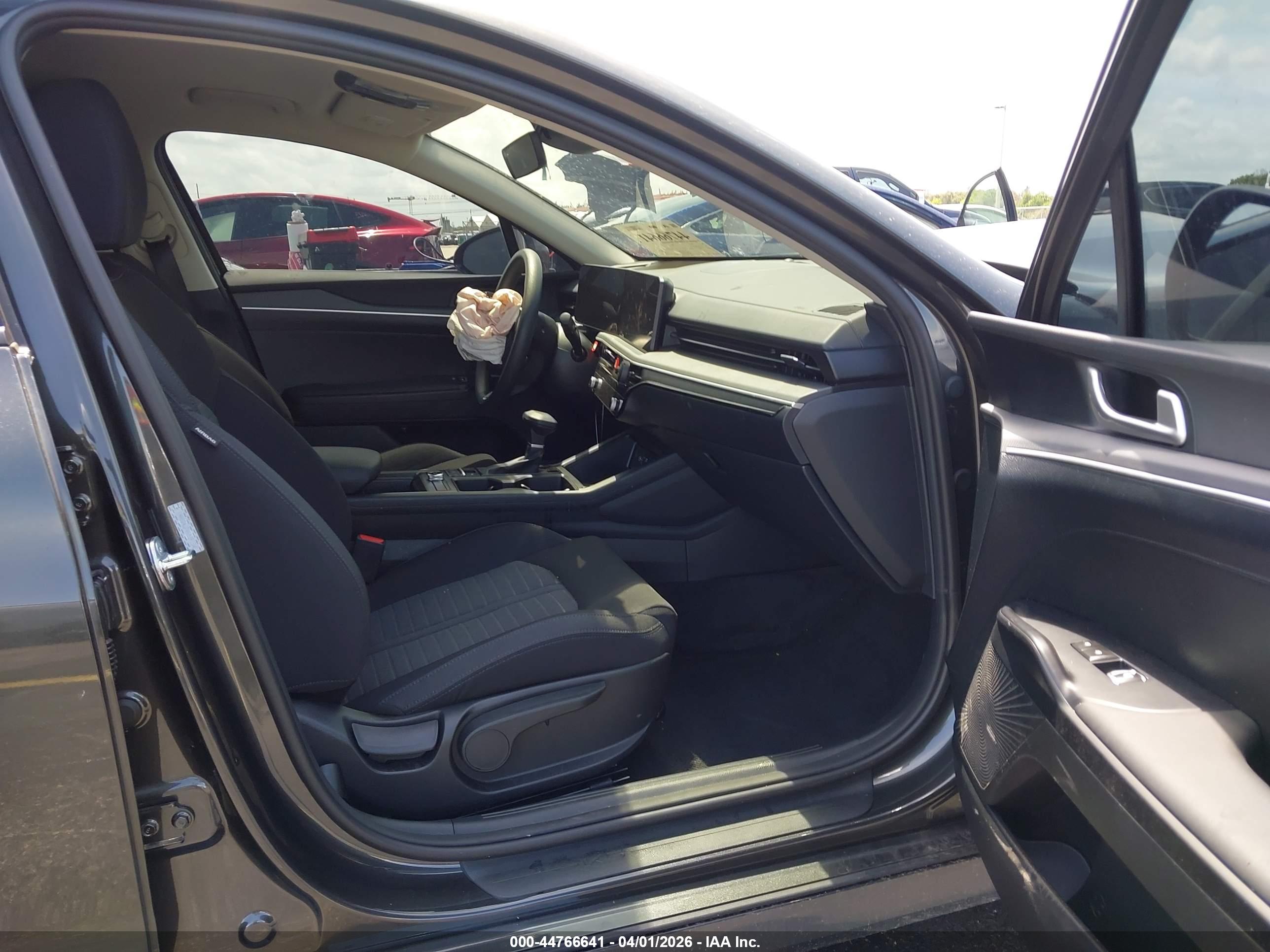 KIA K5 image 5
