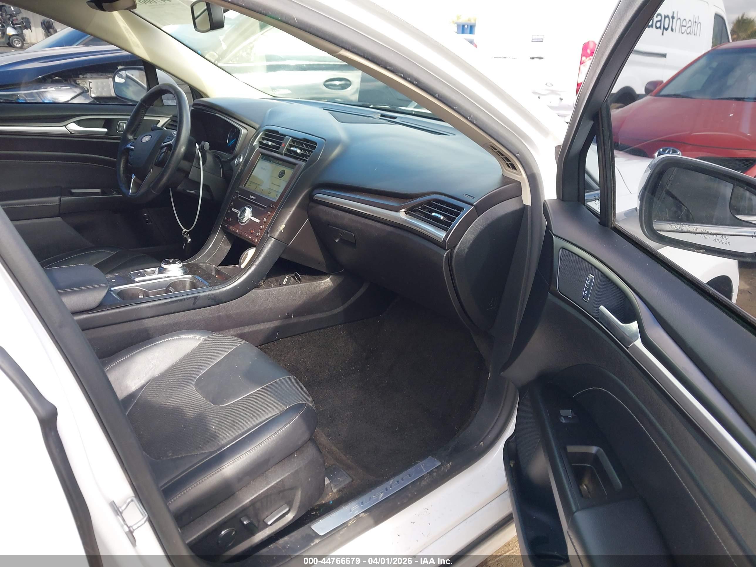 FORD FUSION image 5