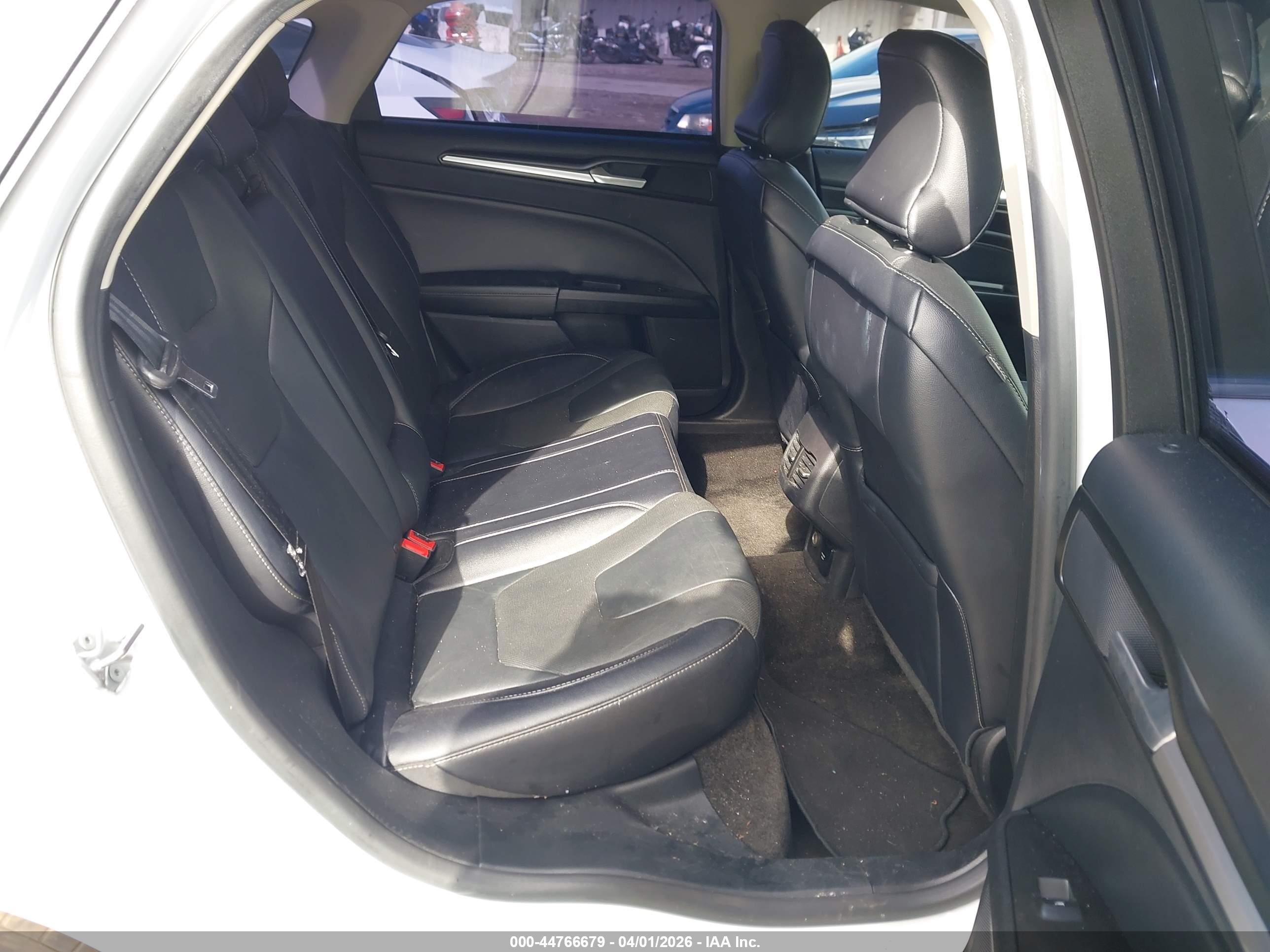 FORD FUSION image 8