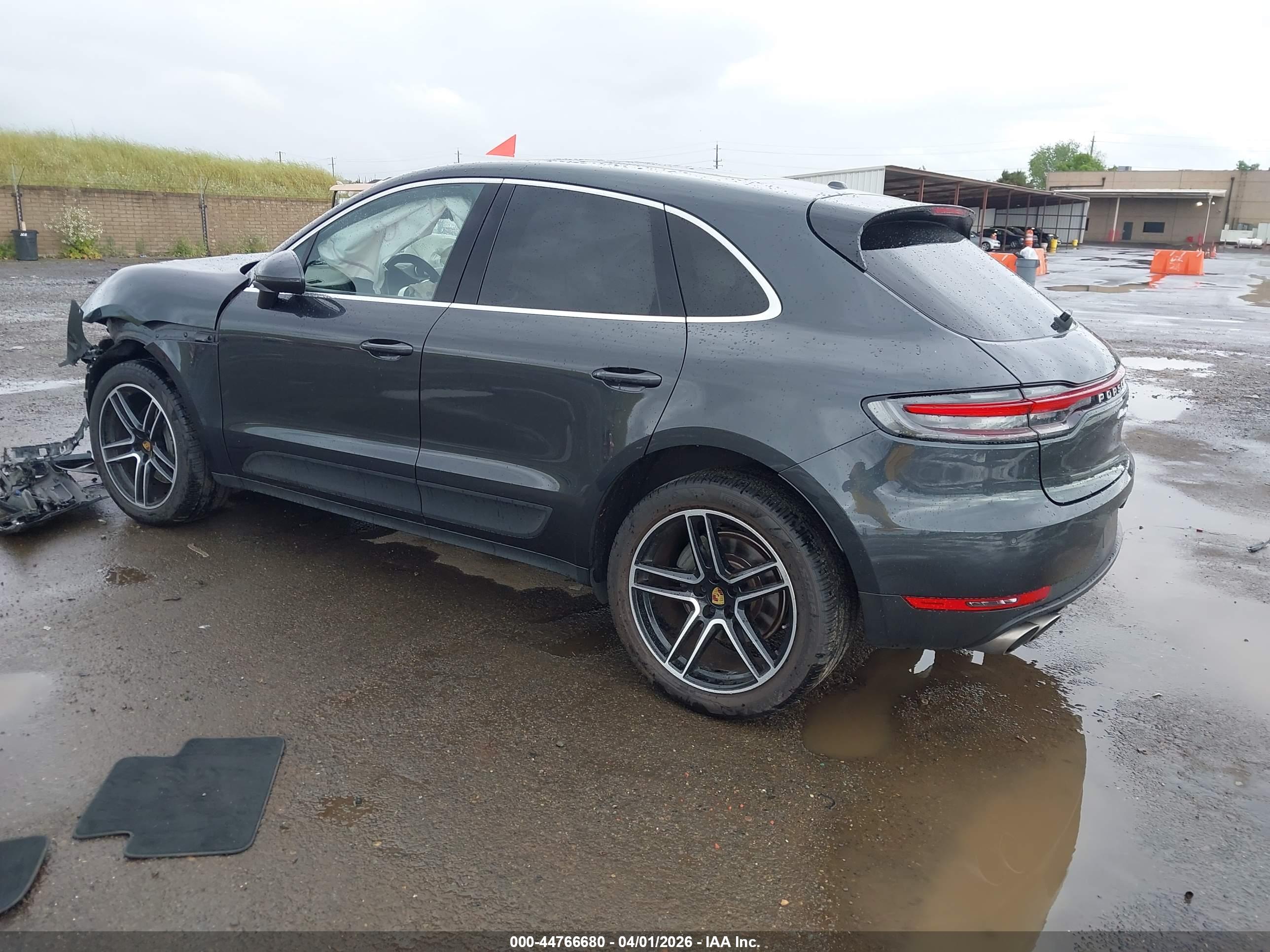 PORSCHE MACAN image 3