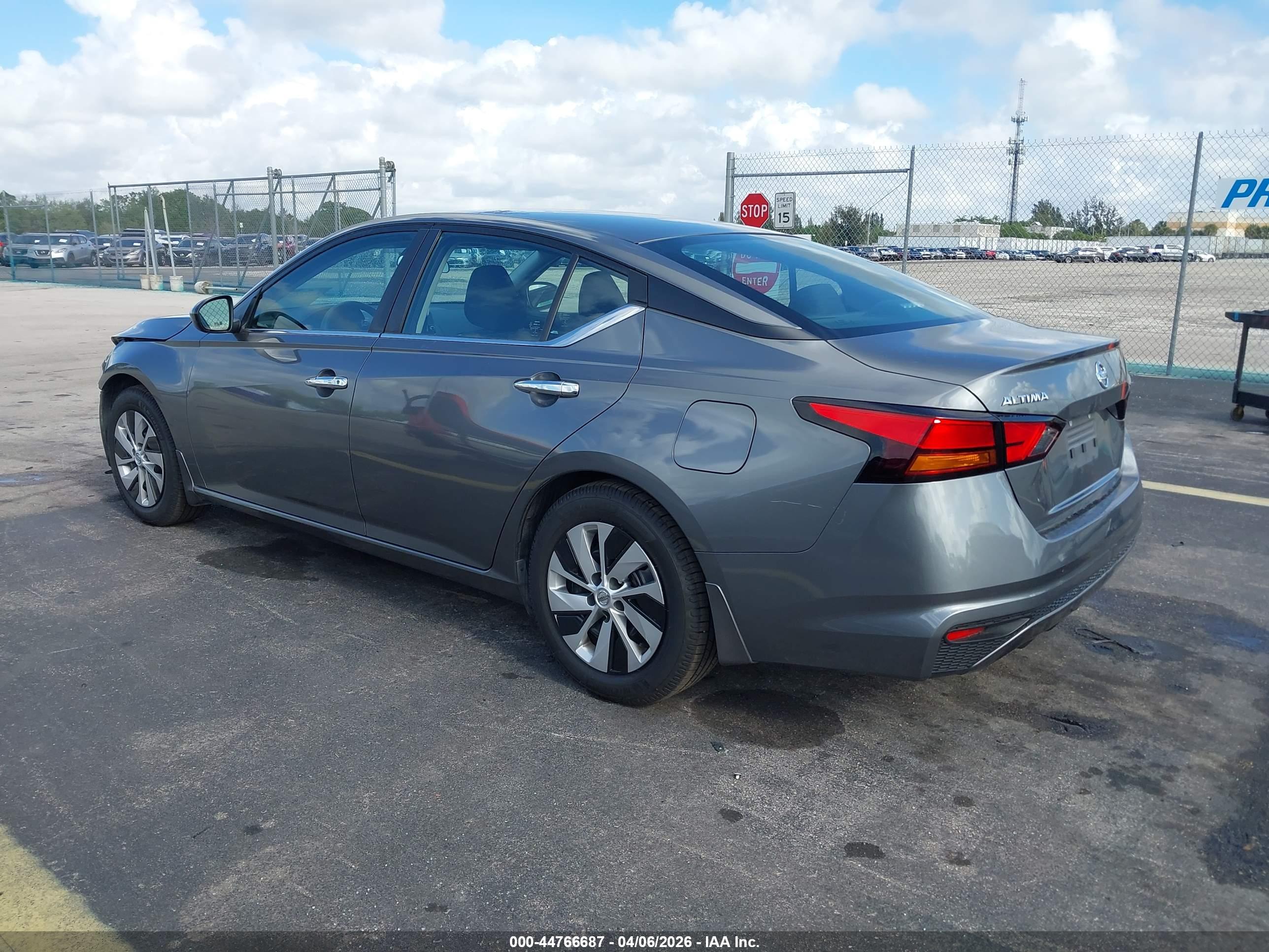 NISSAN ALTIMA image 3