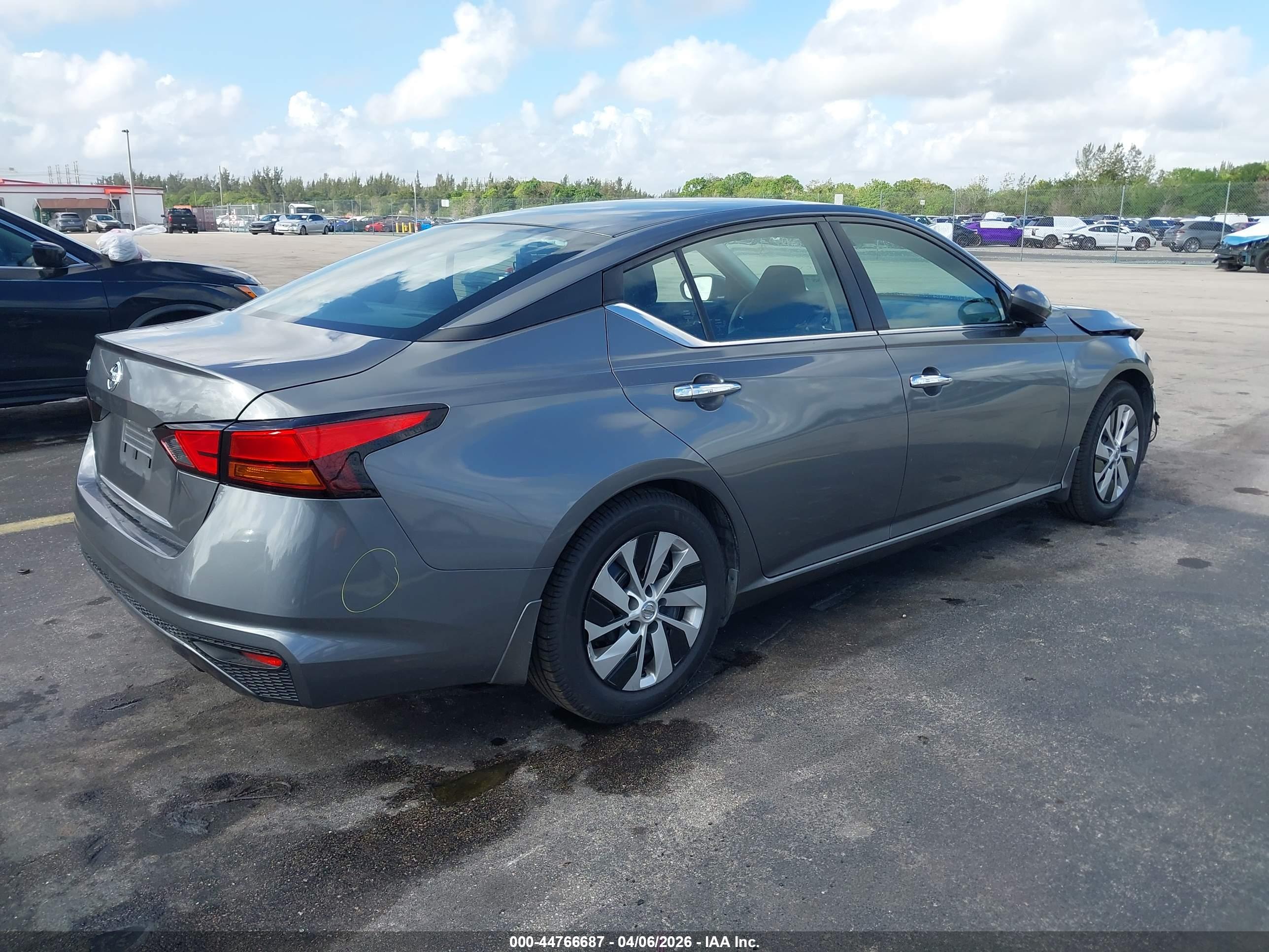 NISSAN ALTIMA image 4