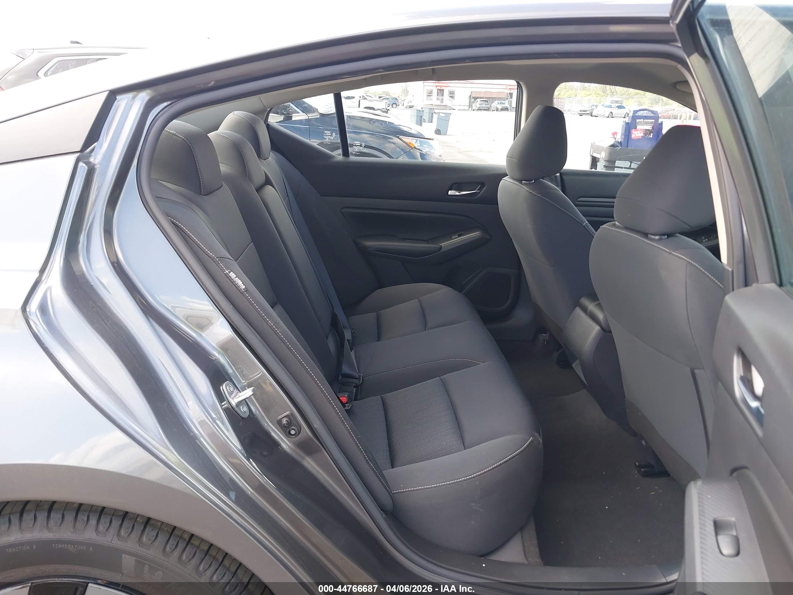 NISSAN ALTIMA image 8