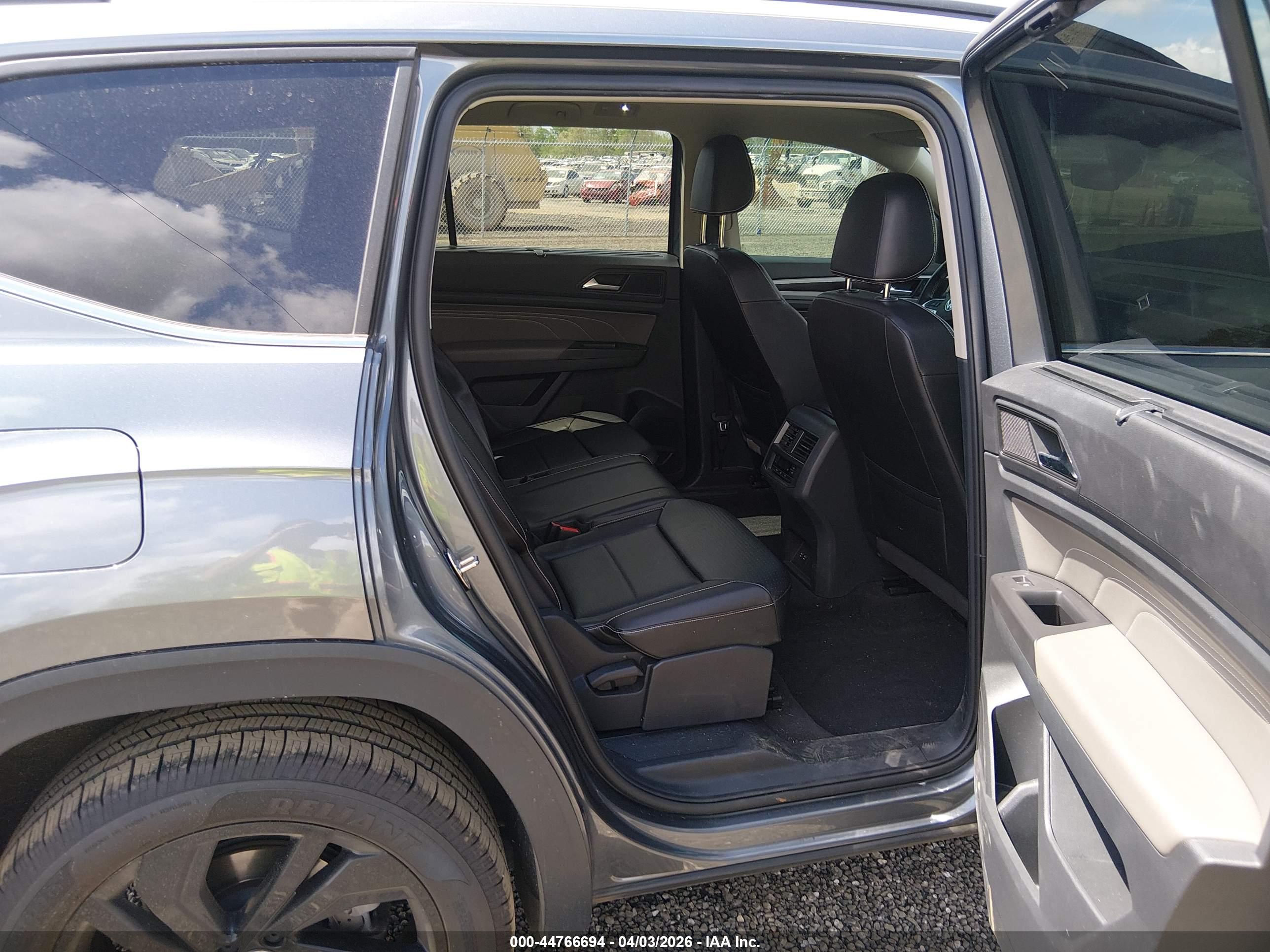 VOLKSWAGEN ATLAS image 8