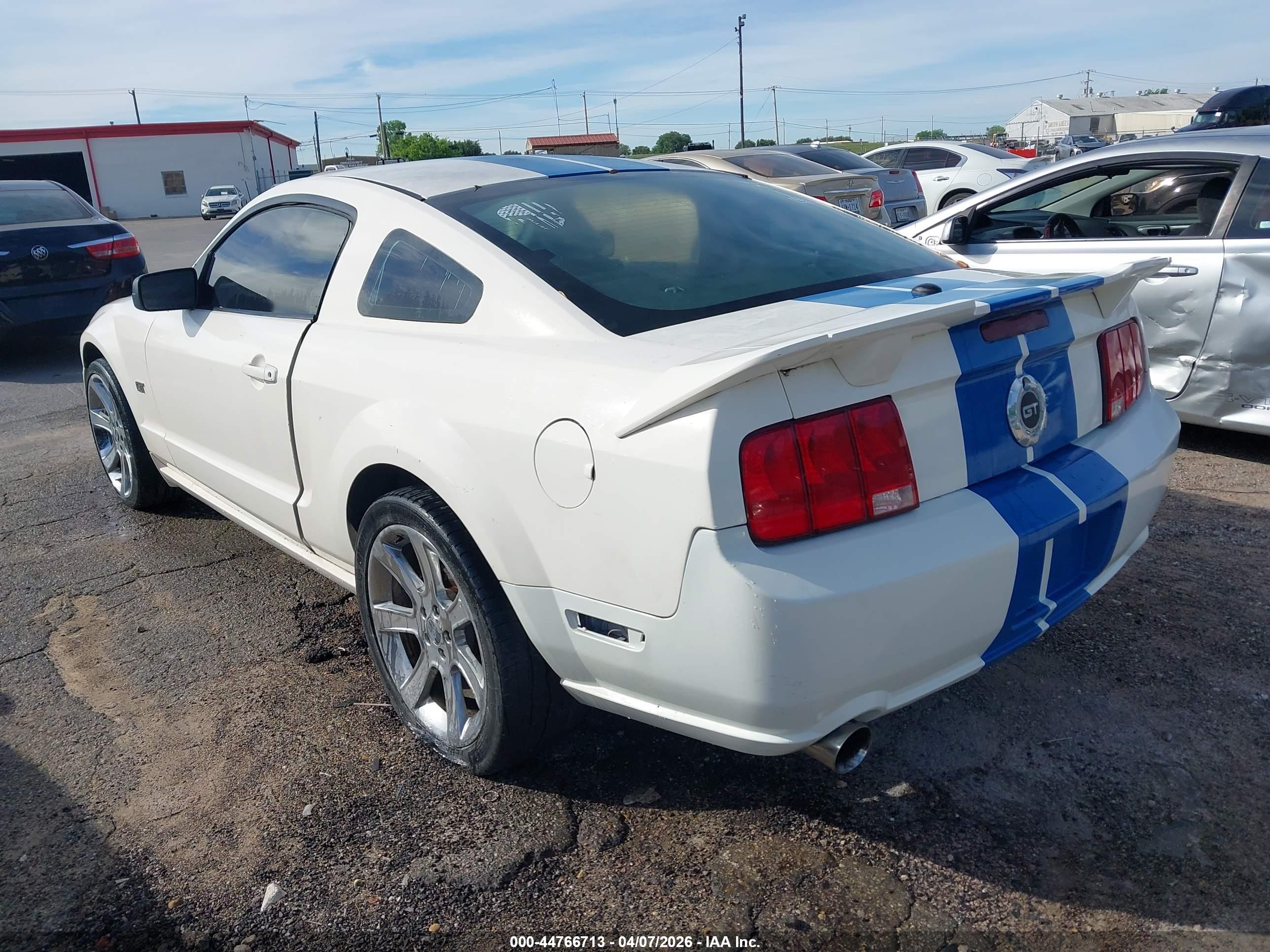 FORD MUSTANG image 3