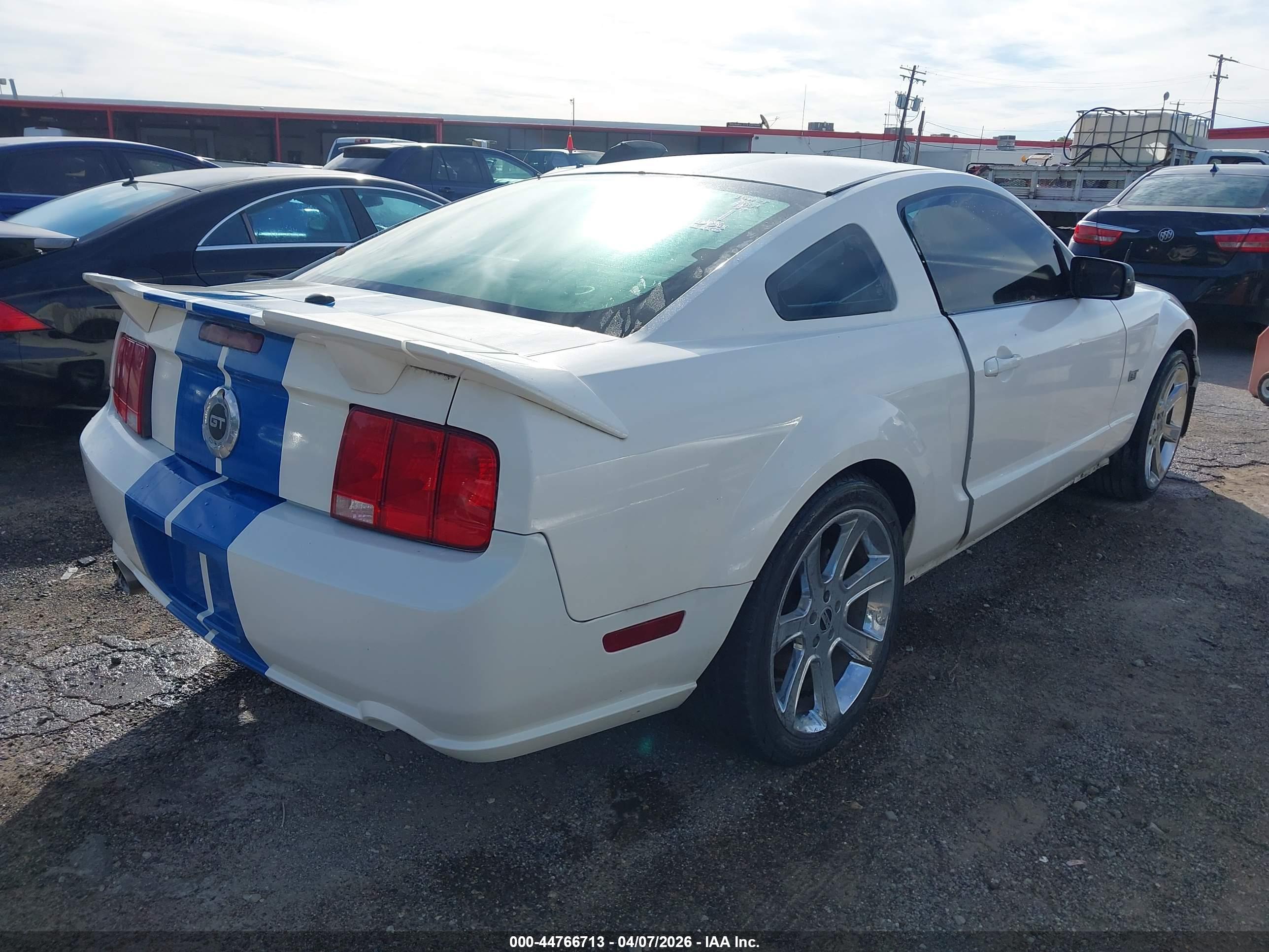 FORD MUSTANG image 4