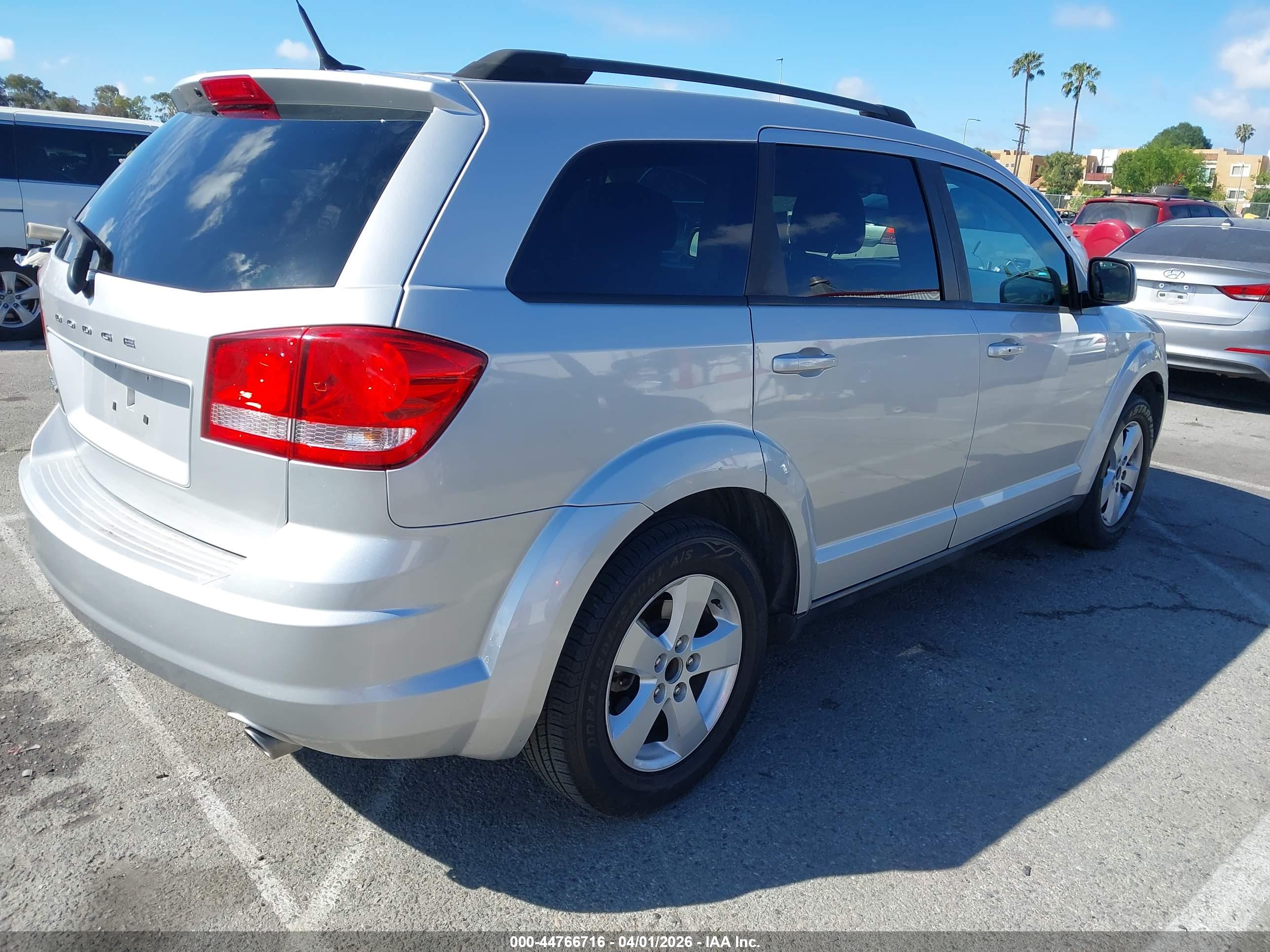 DODGE JOURNEY image 4