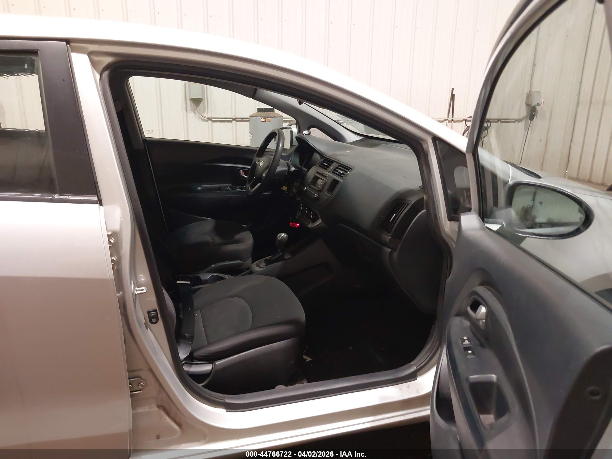 KIA RIO image 5