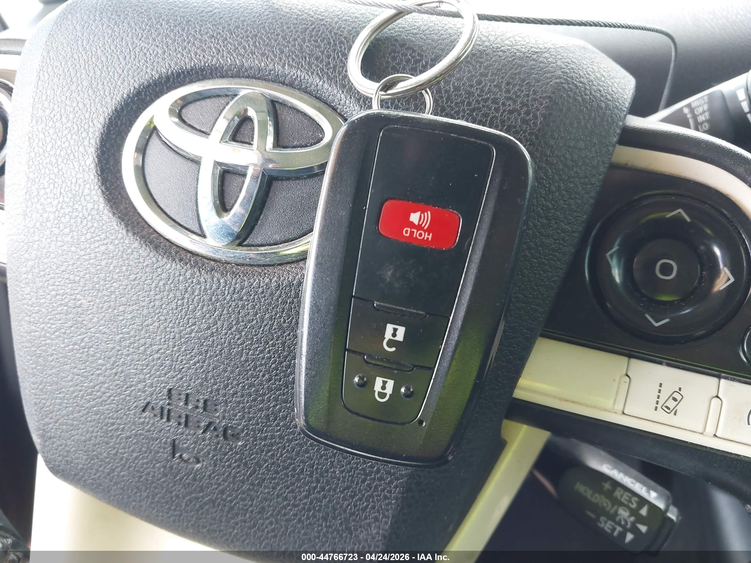 TOYOTA PRIUS image 11