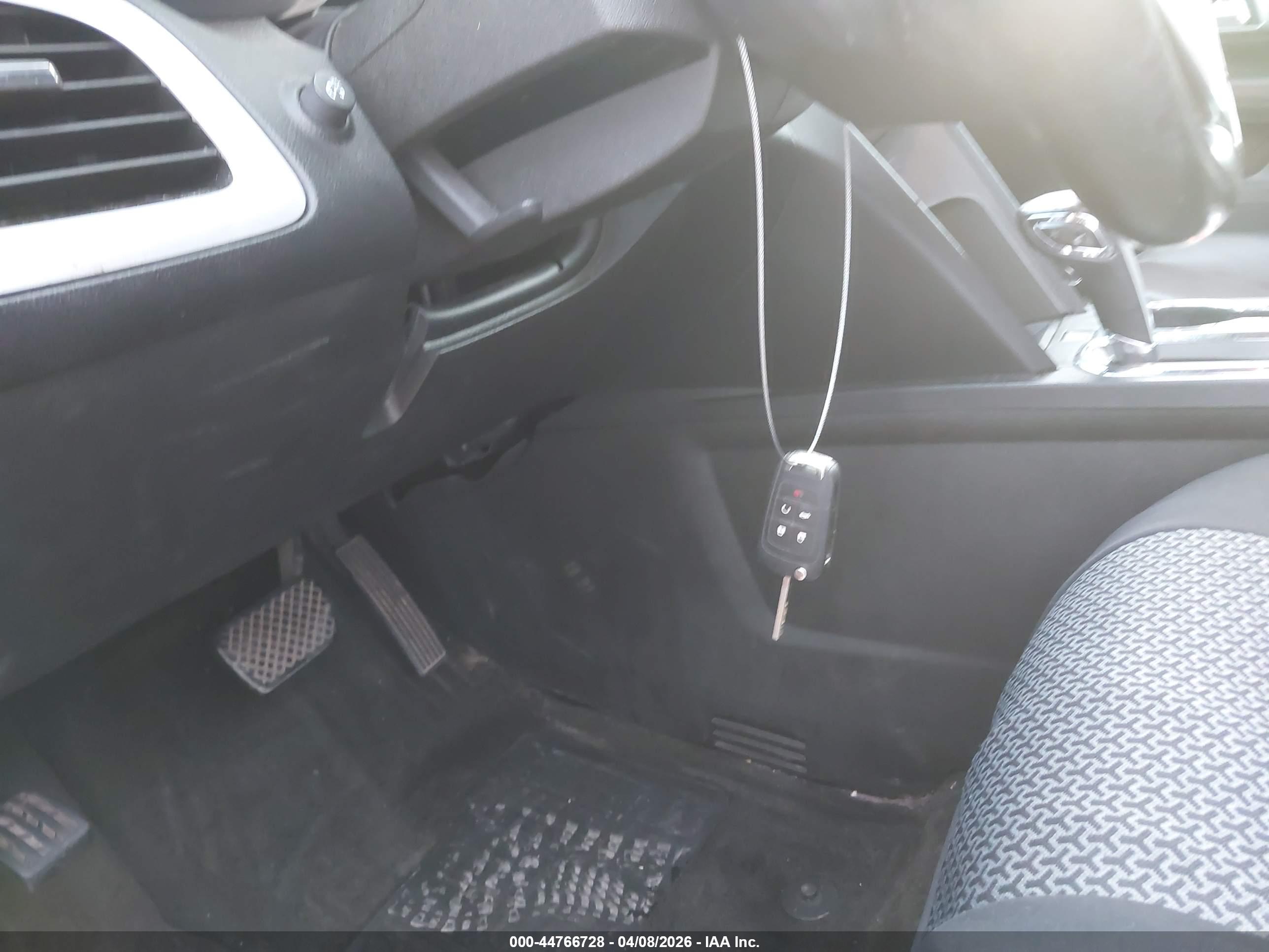 GMC TERRAIN image 11