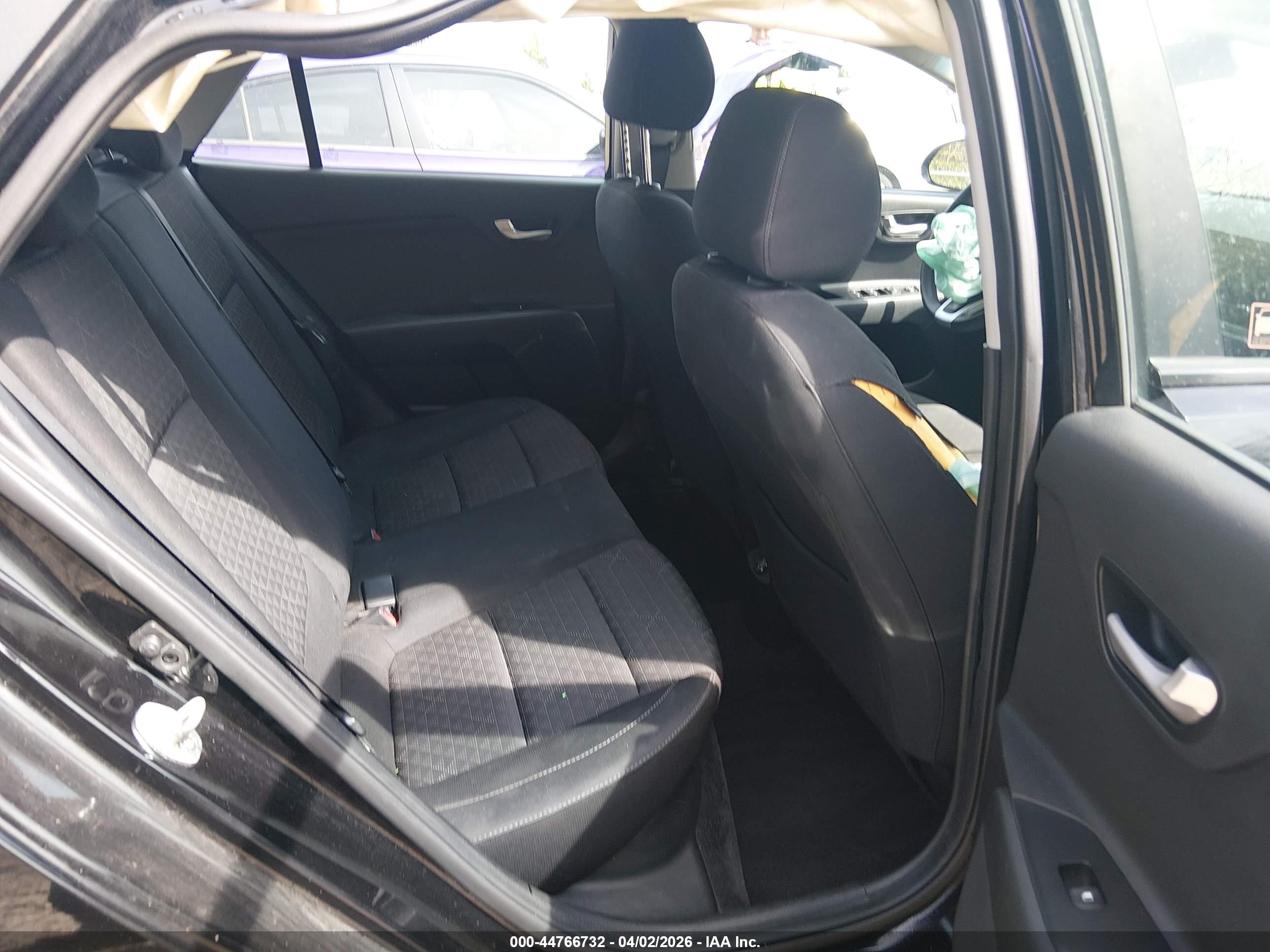 KIA RIO image 8