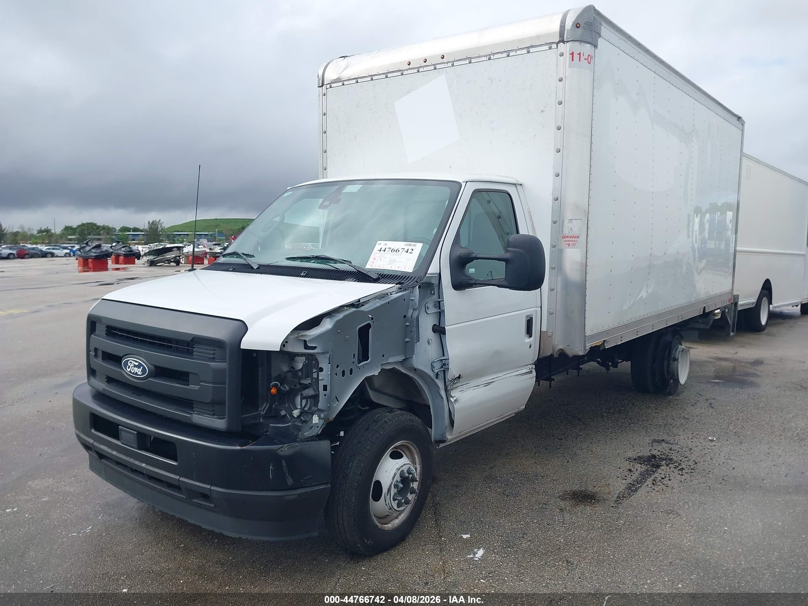 FORD E-350 image 2