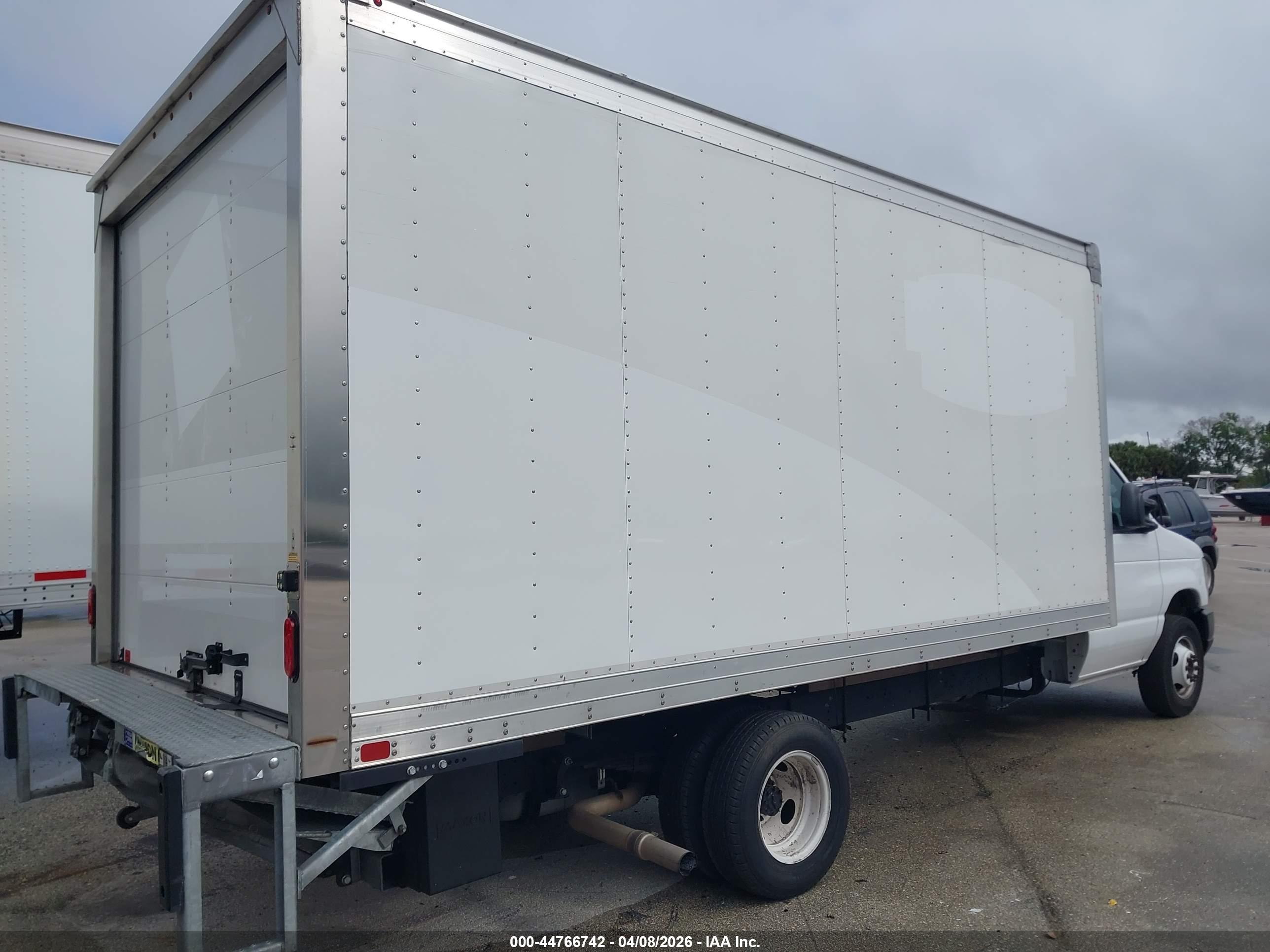 FORD E-350 image 4