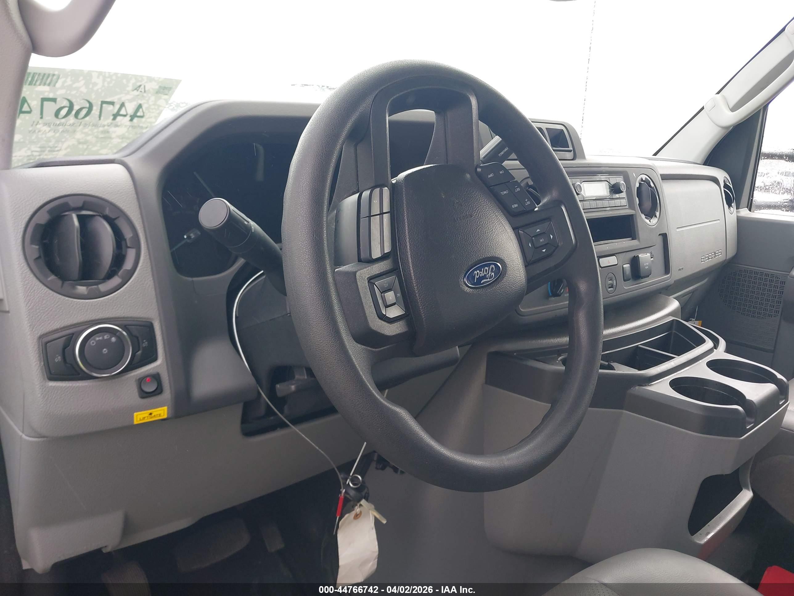 FORD E-350 image 7