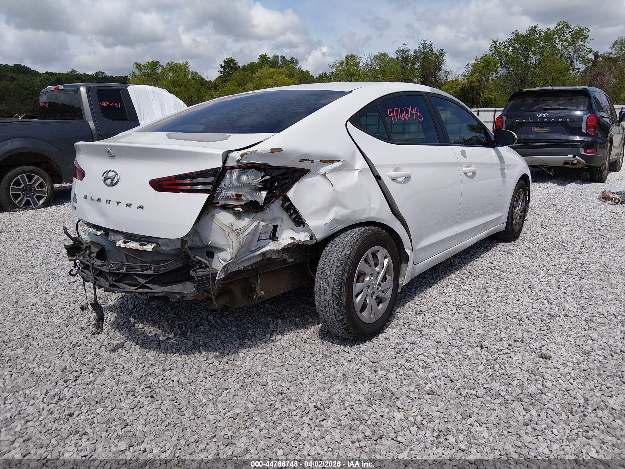 HYUNDAI ELANTRA image 4