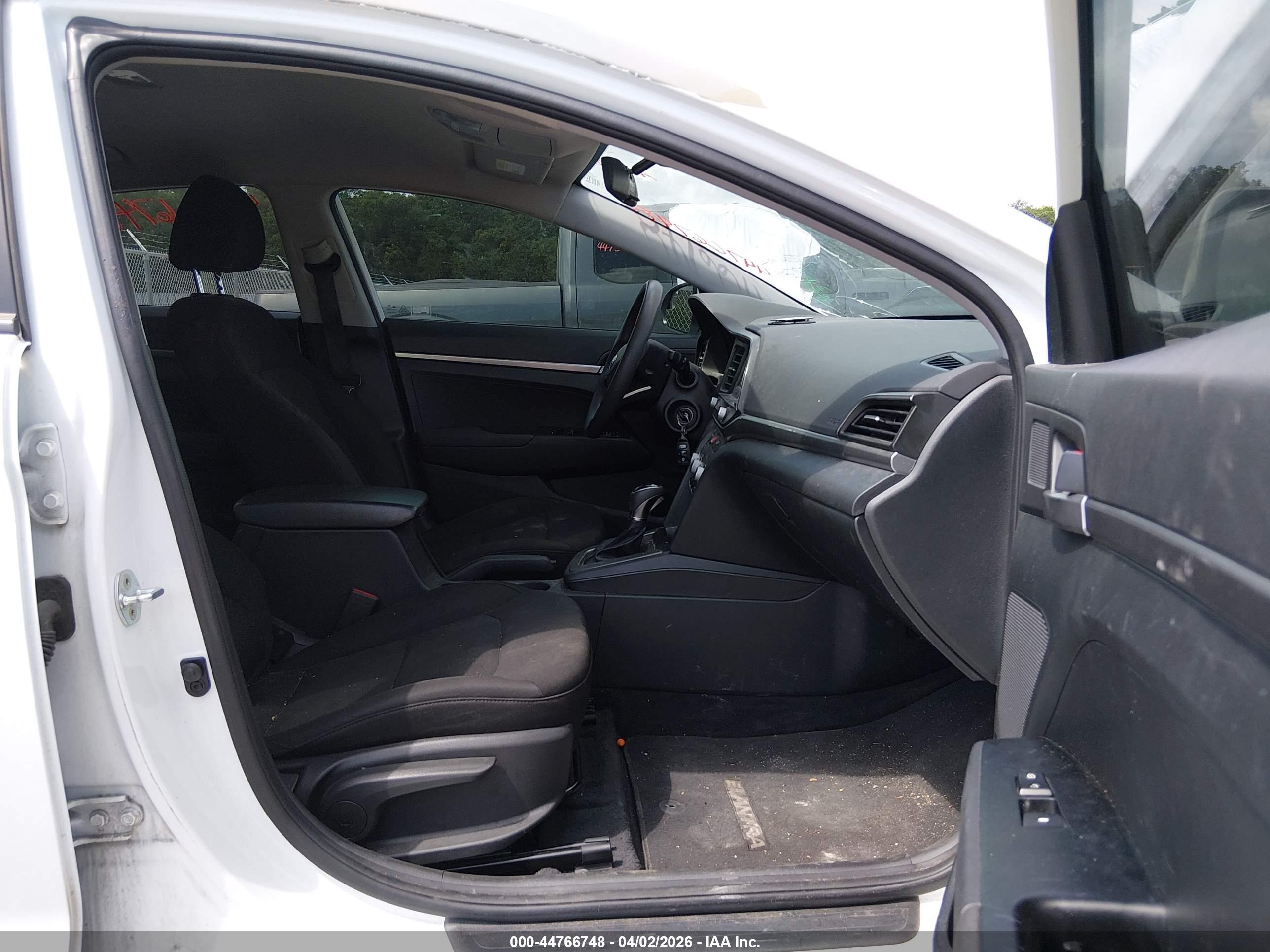 HYUNDAI ELANTRA image 5