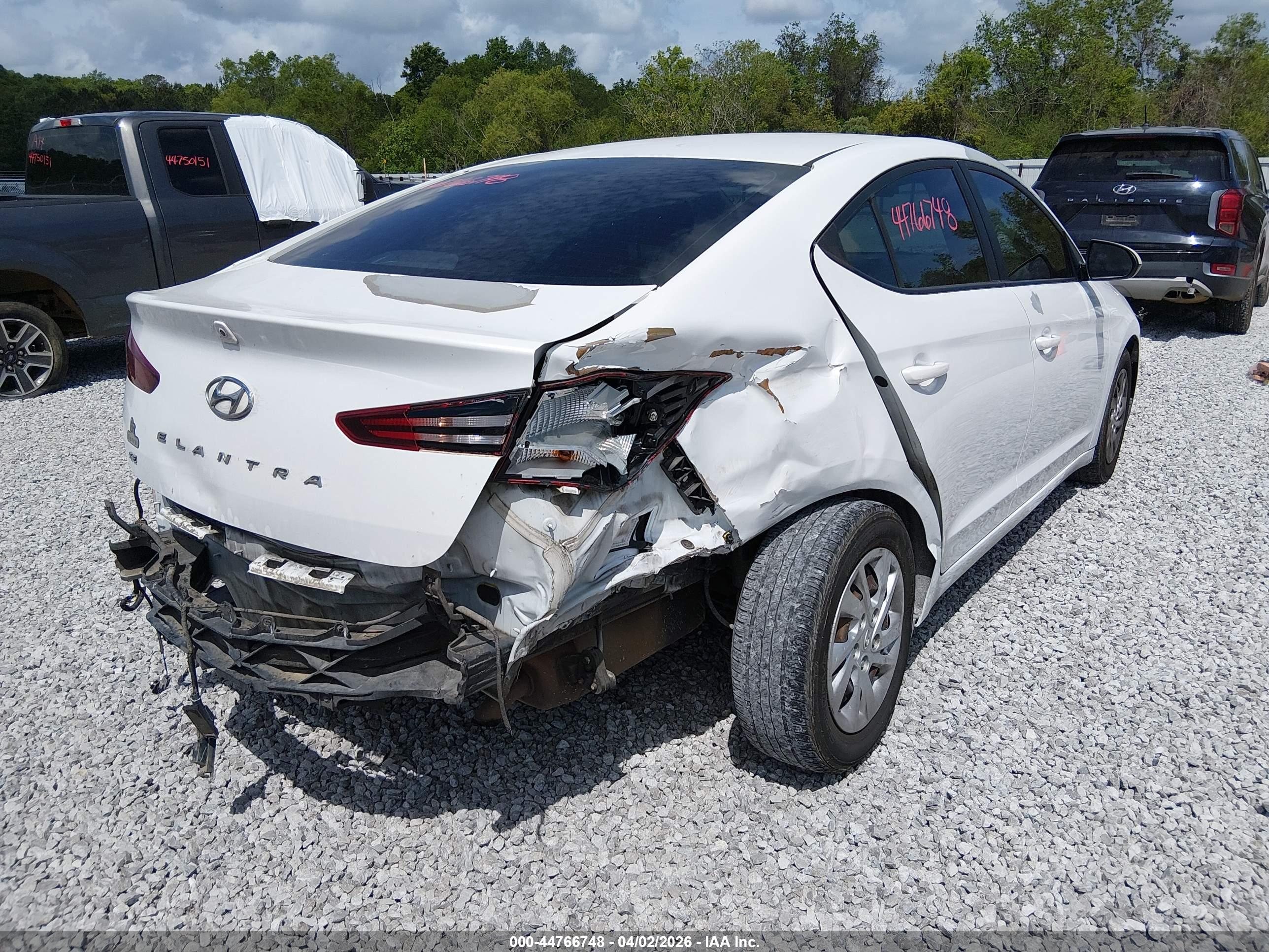 HYUNDAI ELANTRA image 6
