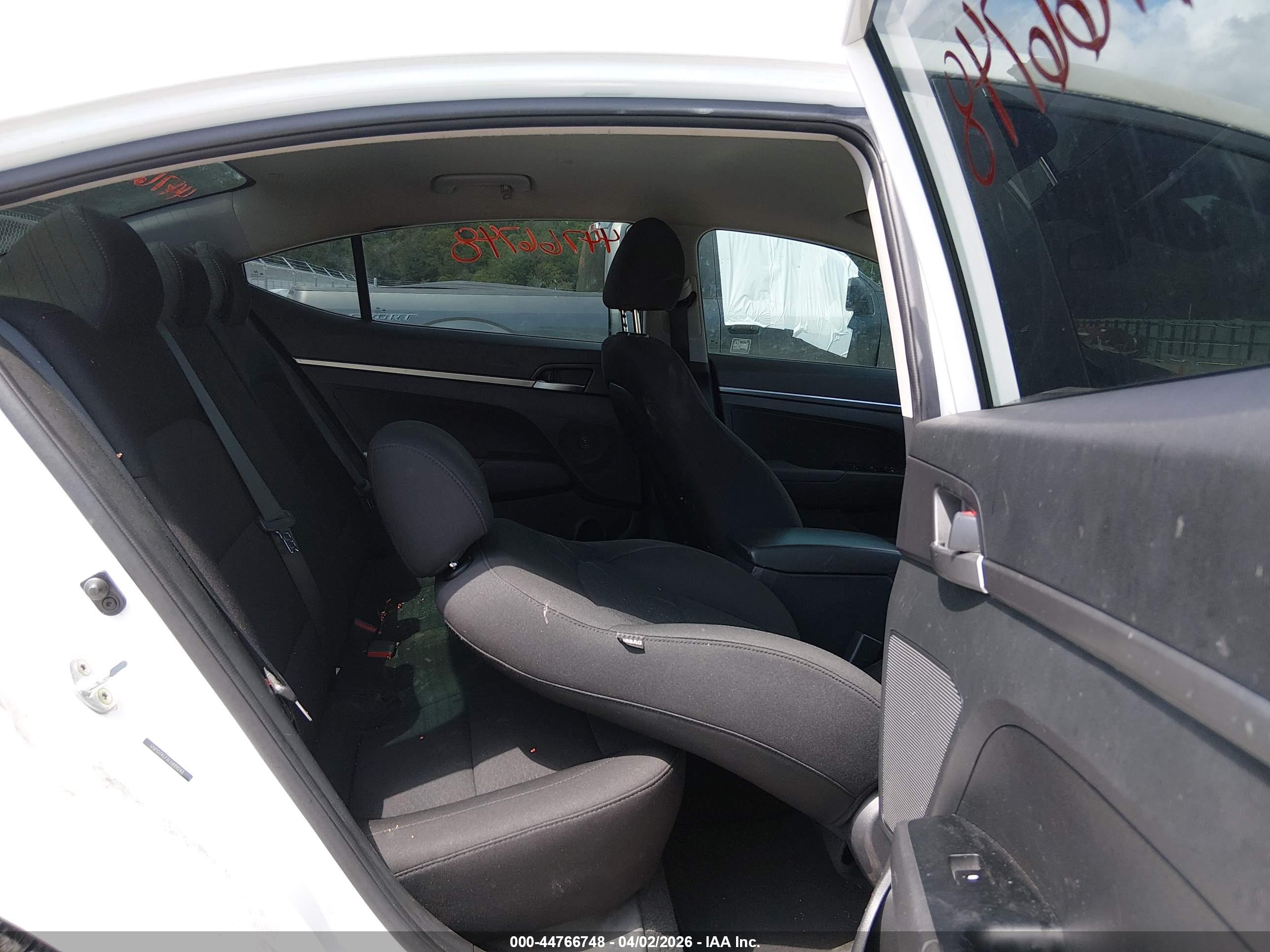 HYUNDAI ELANTRA image 8