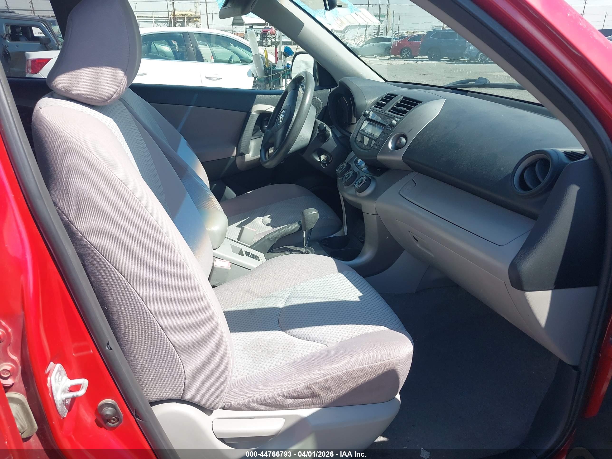 TOYOTA RAV4 image 5