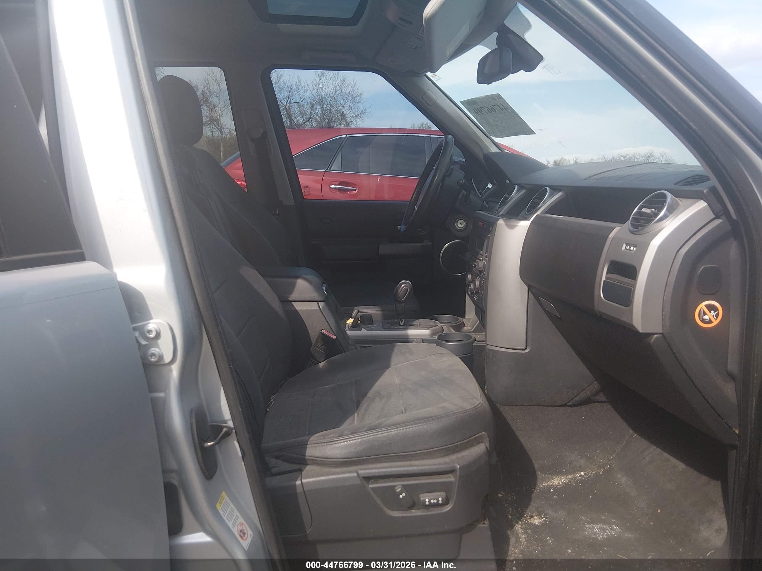 LAND ROVER image 5