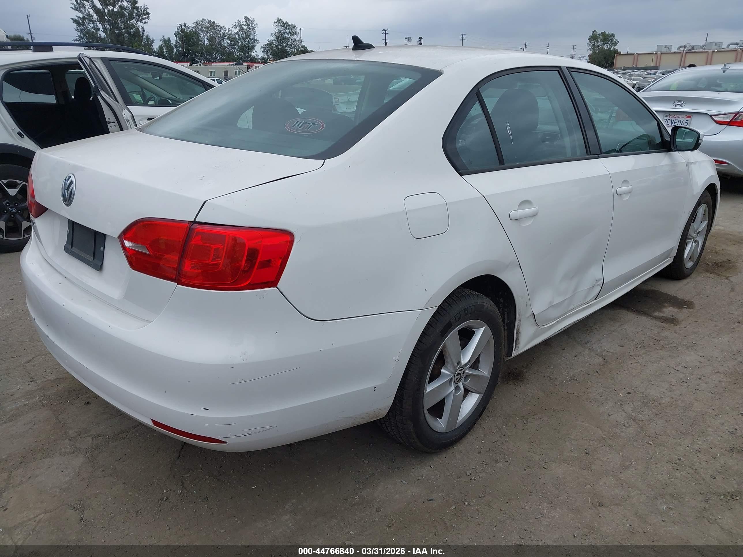 VOLKSWAGEN JETTA image 4