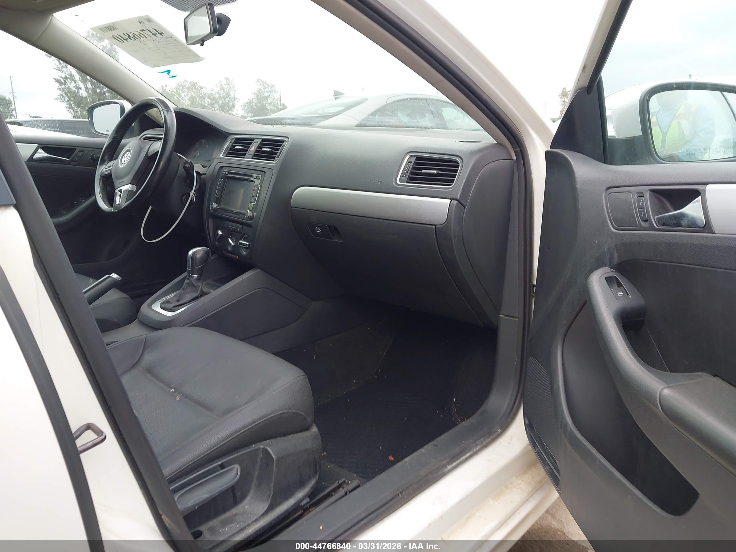 VOLKSWAGEN JETTA image 5