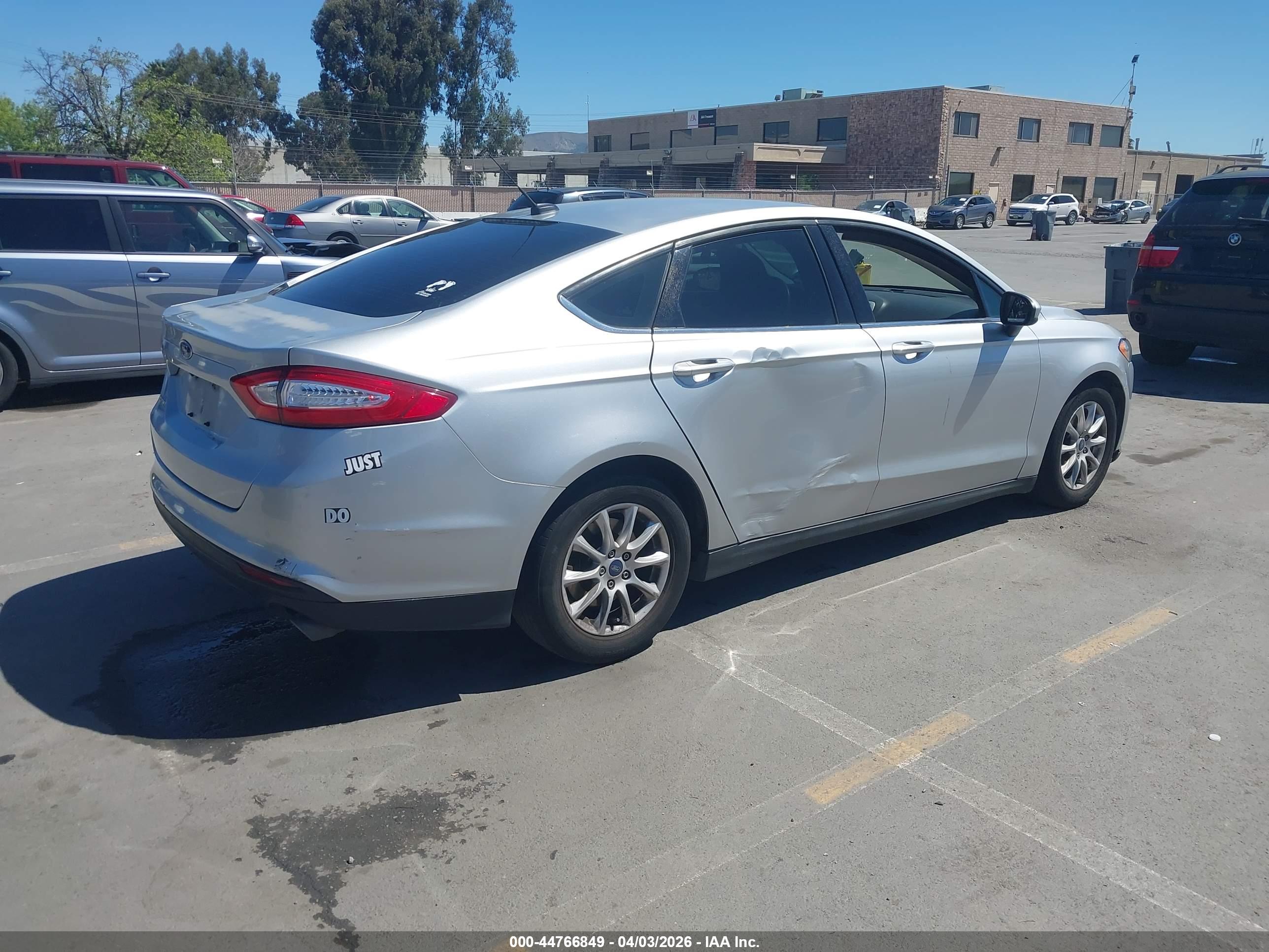 FORD FUSION image 4
