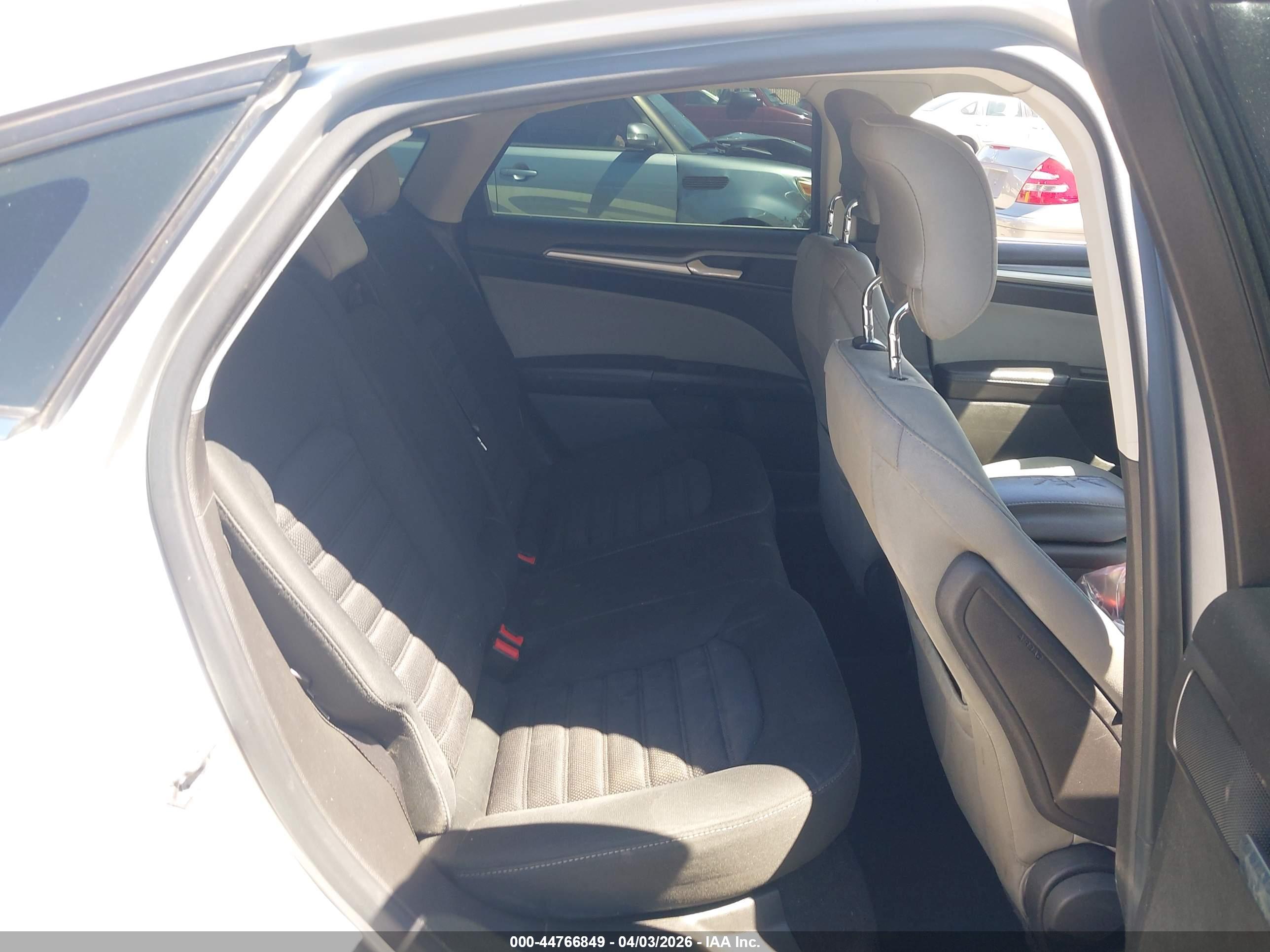 FORD FUSION image 8