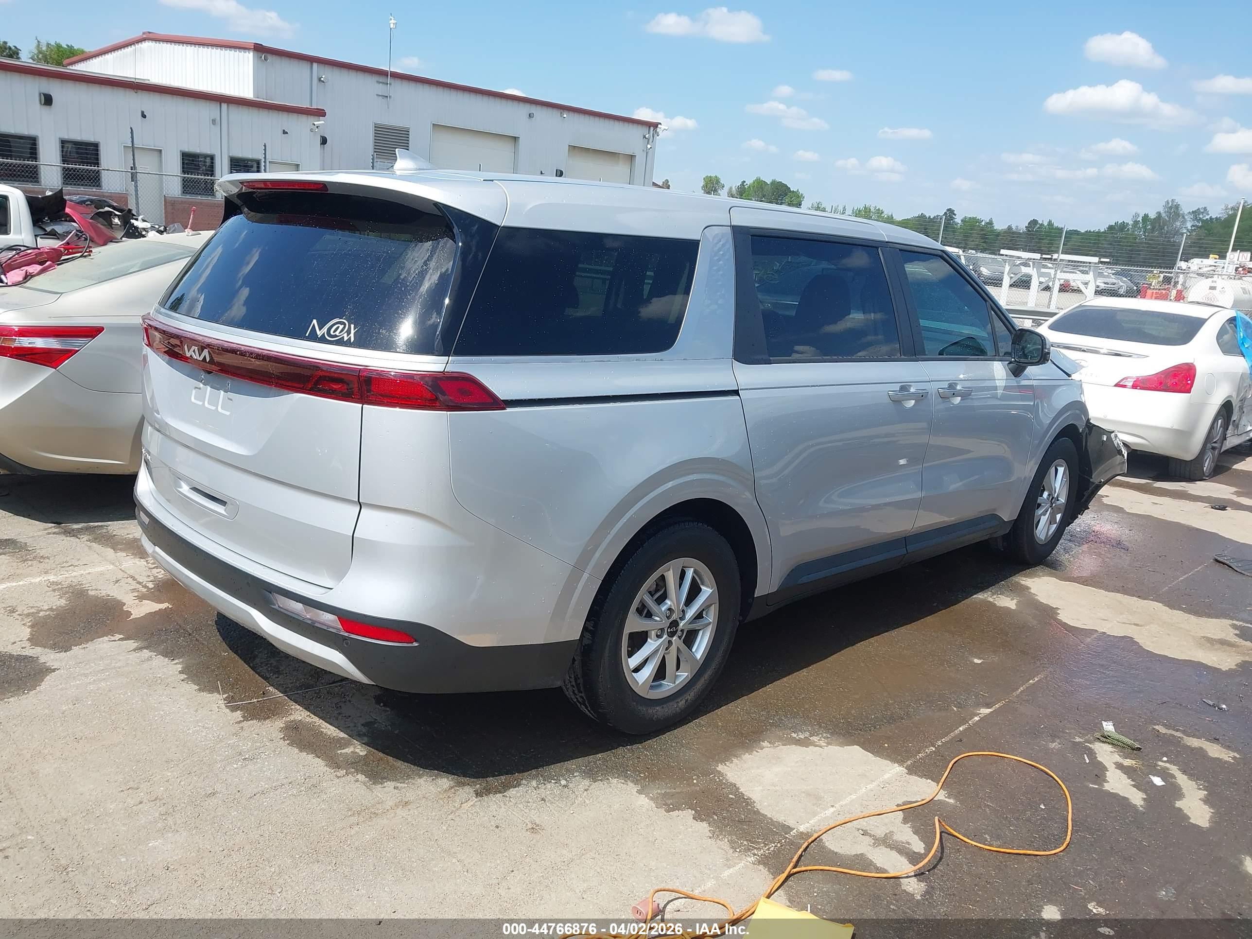 KIA CARNIVAL image 4