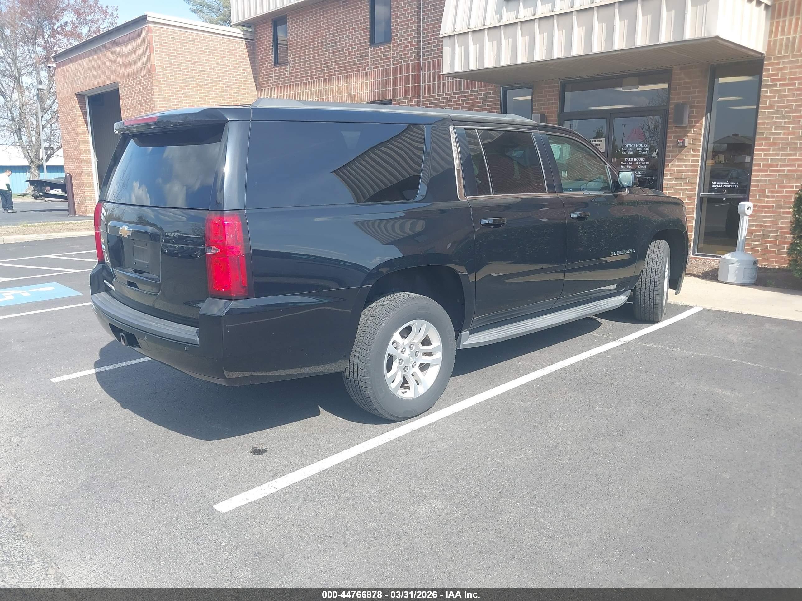 CHEVROLET SUBURBAN image 4