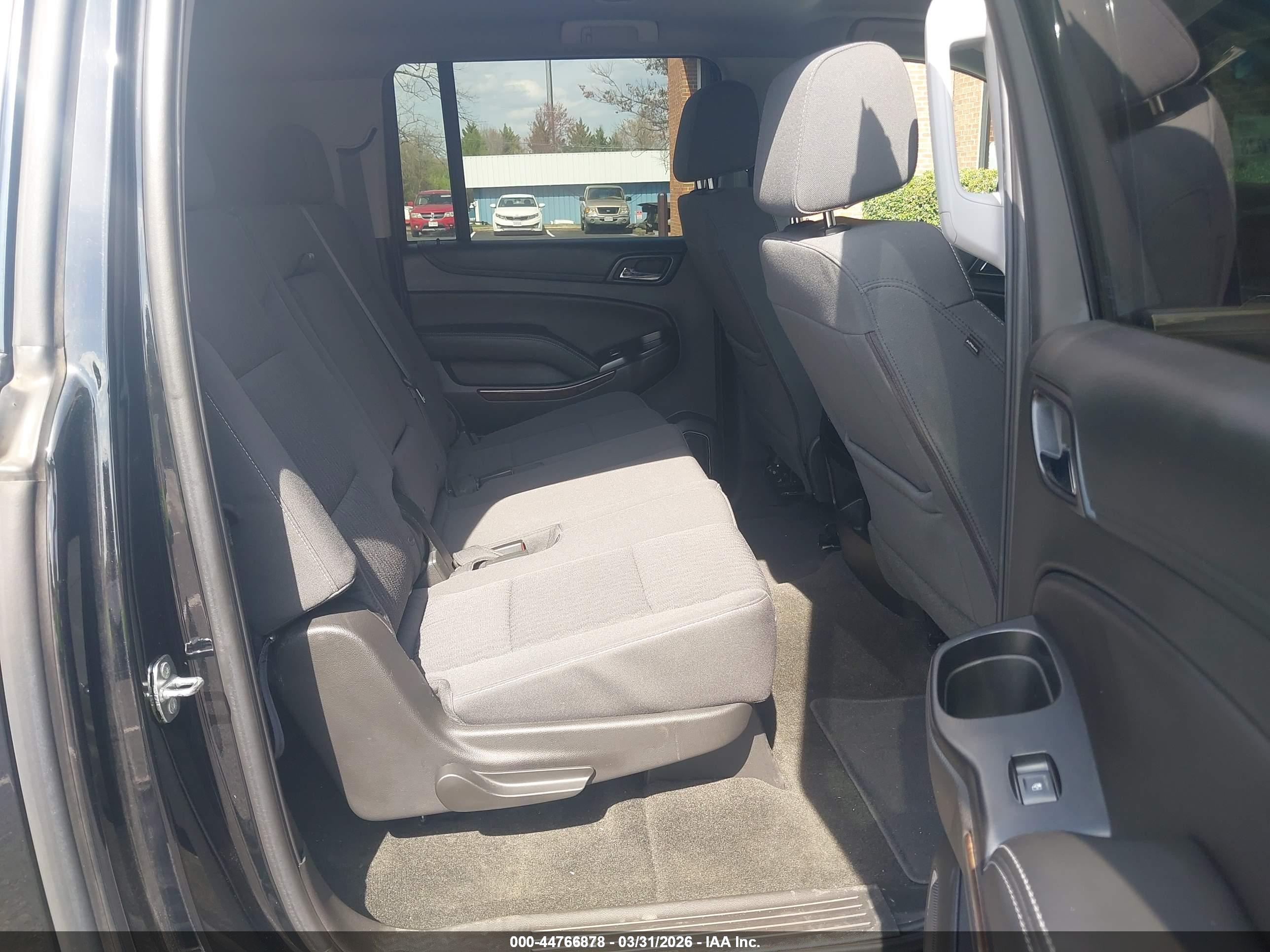 CHEVROLET SUBURBAN image 8