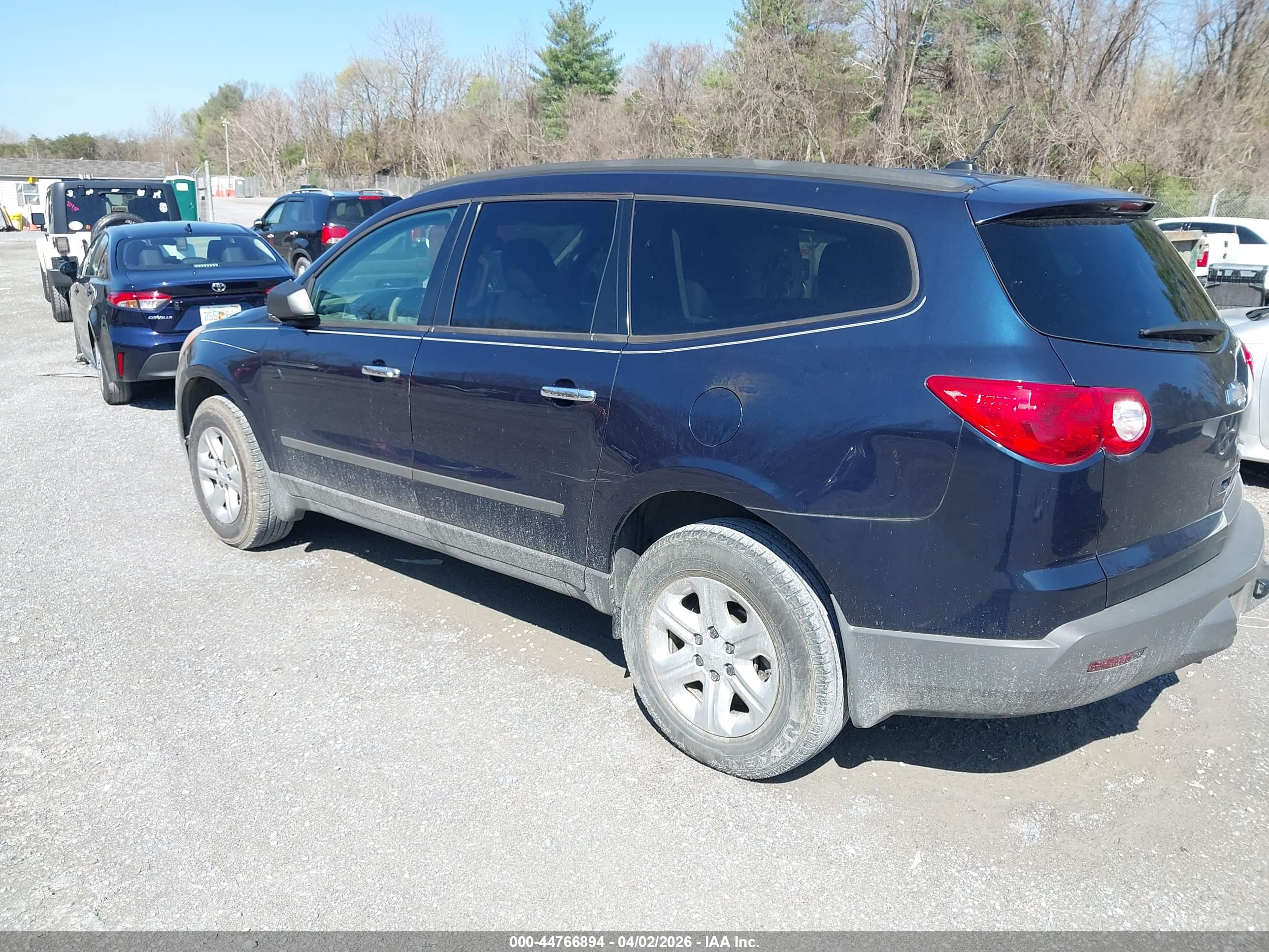 CHEVROLET TRAVERSE image 3