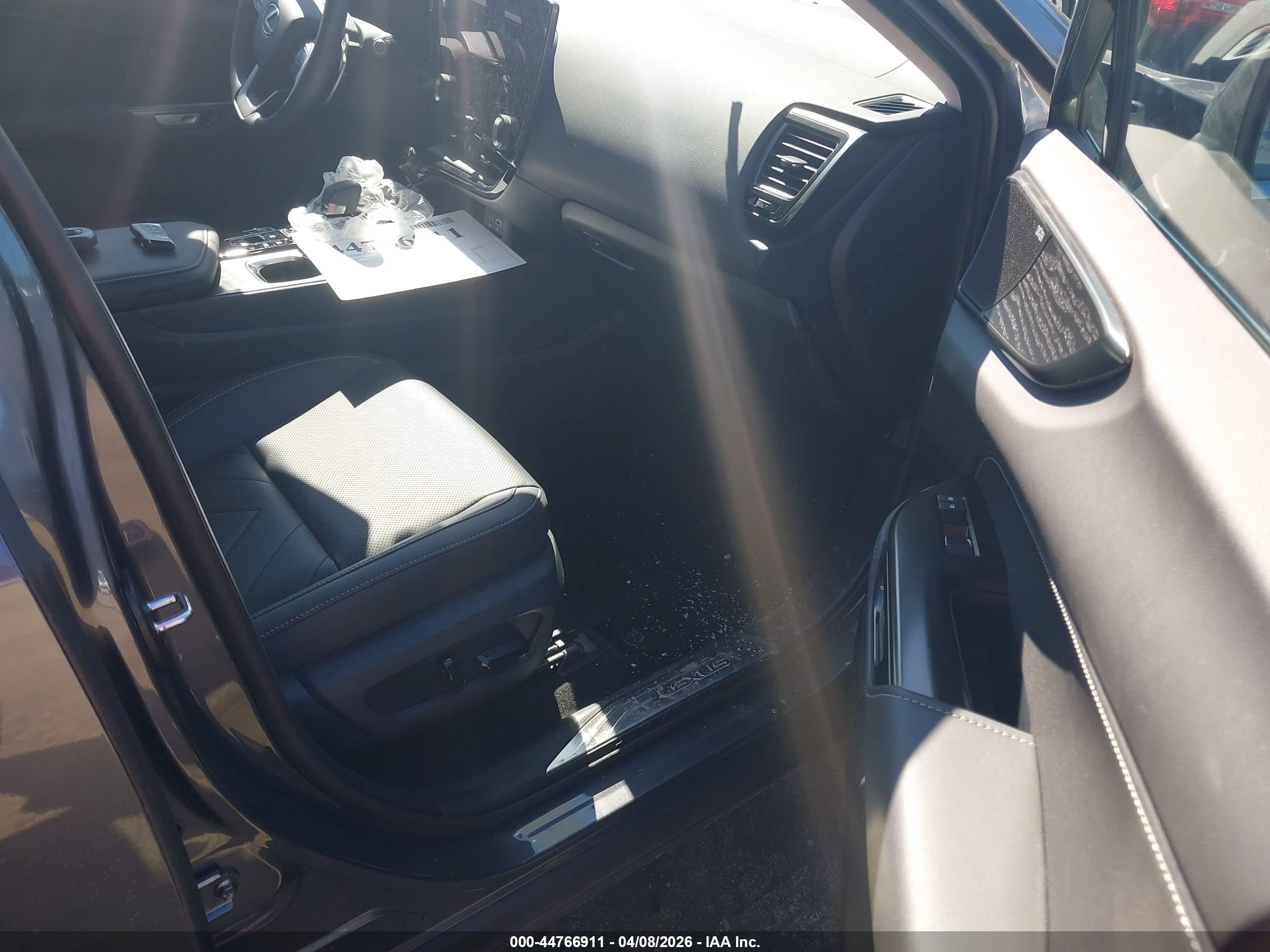 LEXUS NX image 5