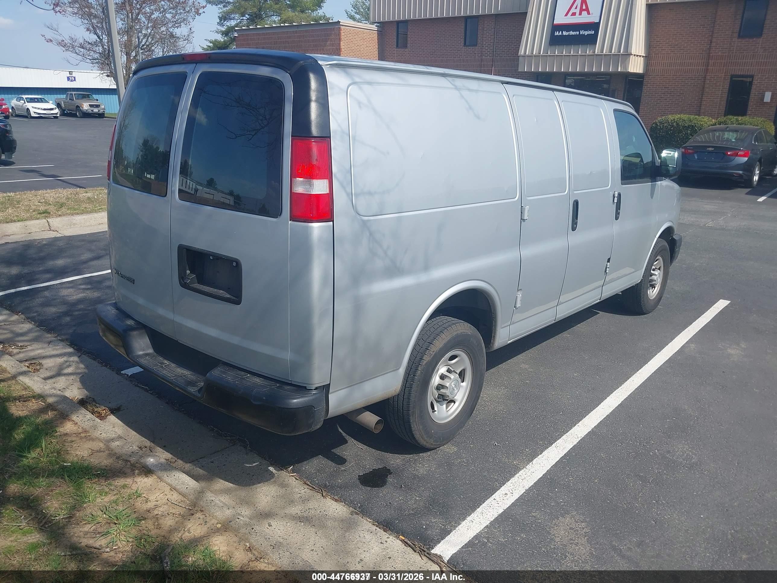 CHEVROLET EXPRESS image 4