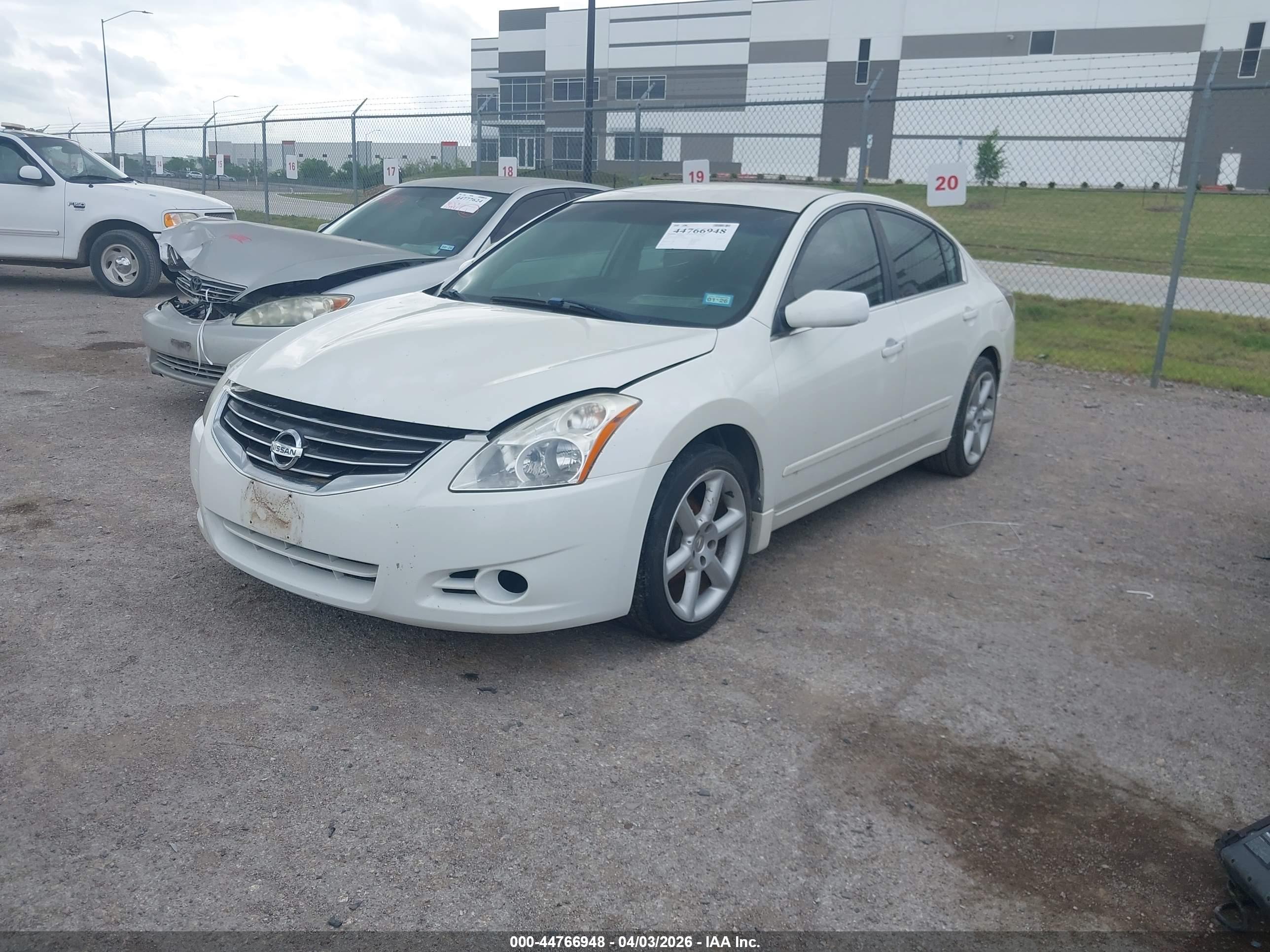 NISSAN ALTIMA image 2