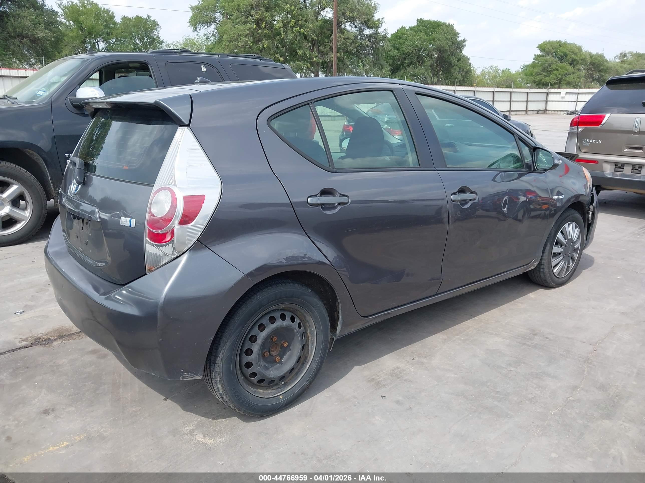 TOYOTA PRIUS image 4