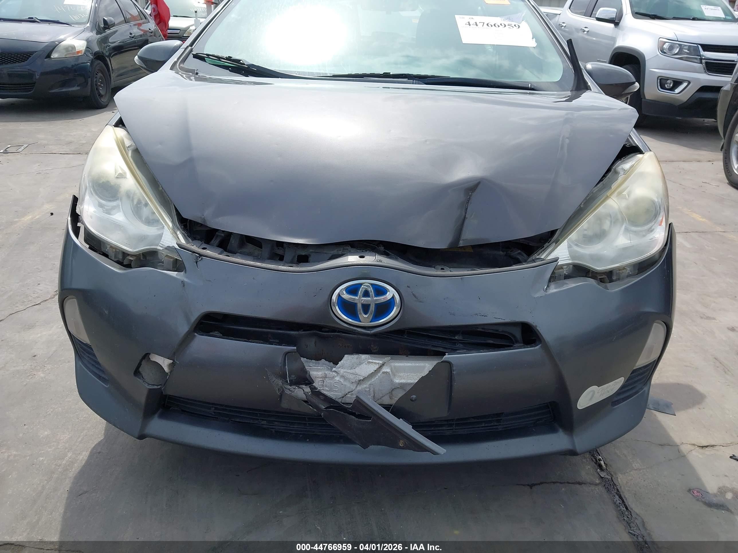 TOYOTA PRIUS image 6