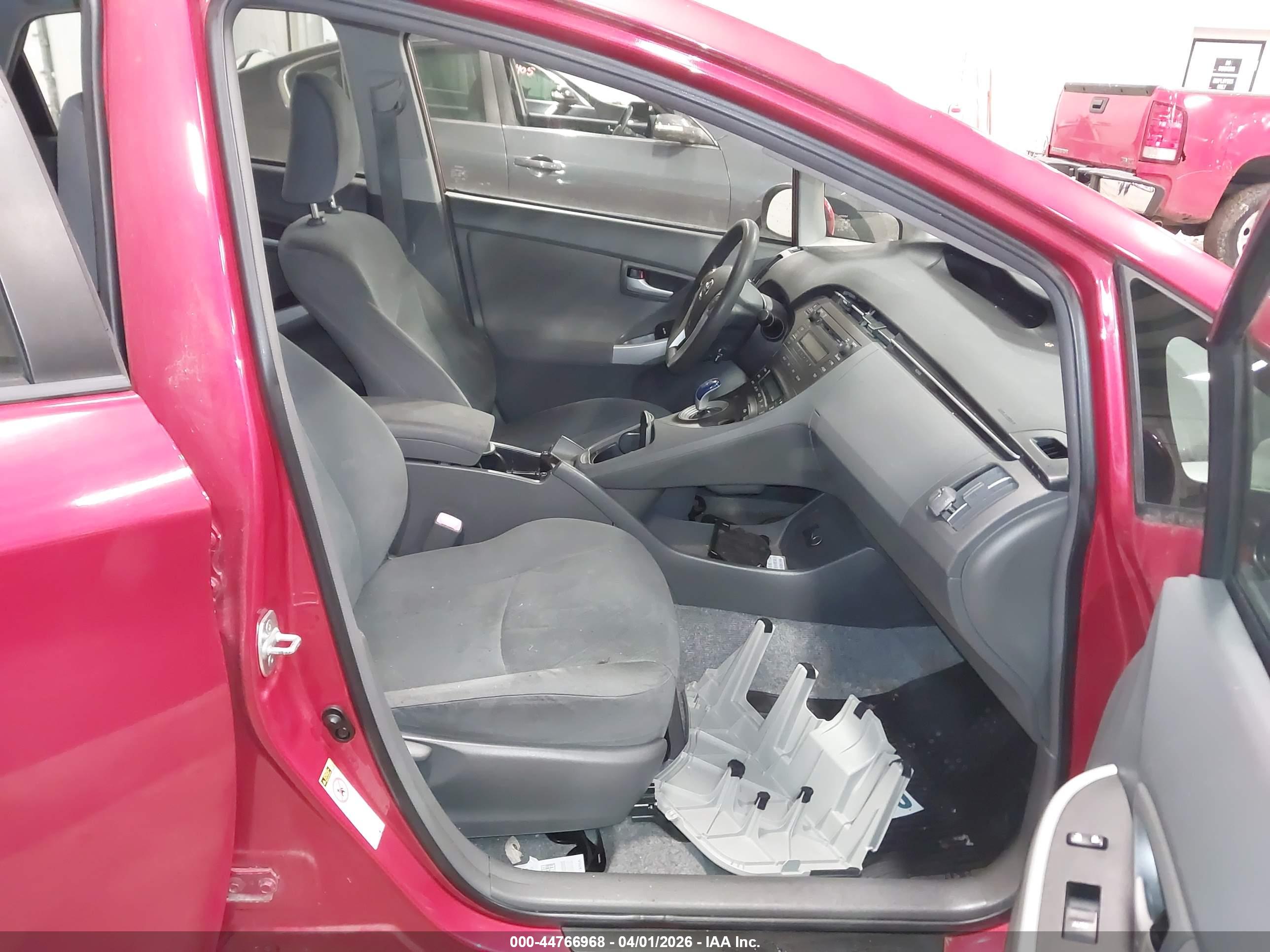 TOYOTA PRIUS image 5