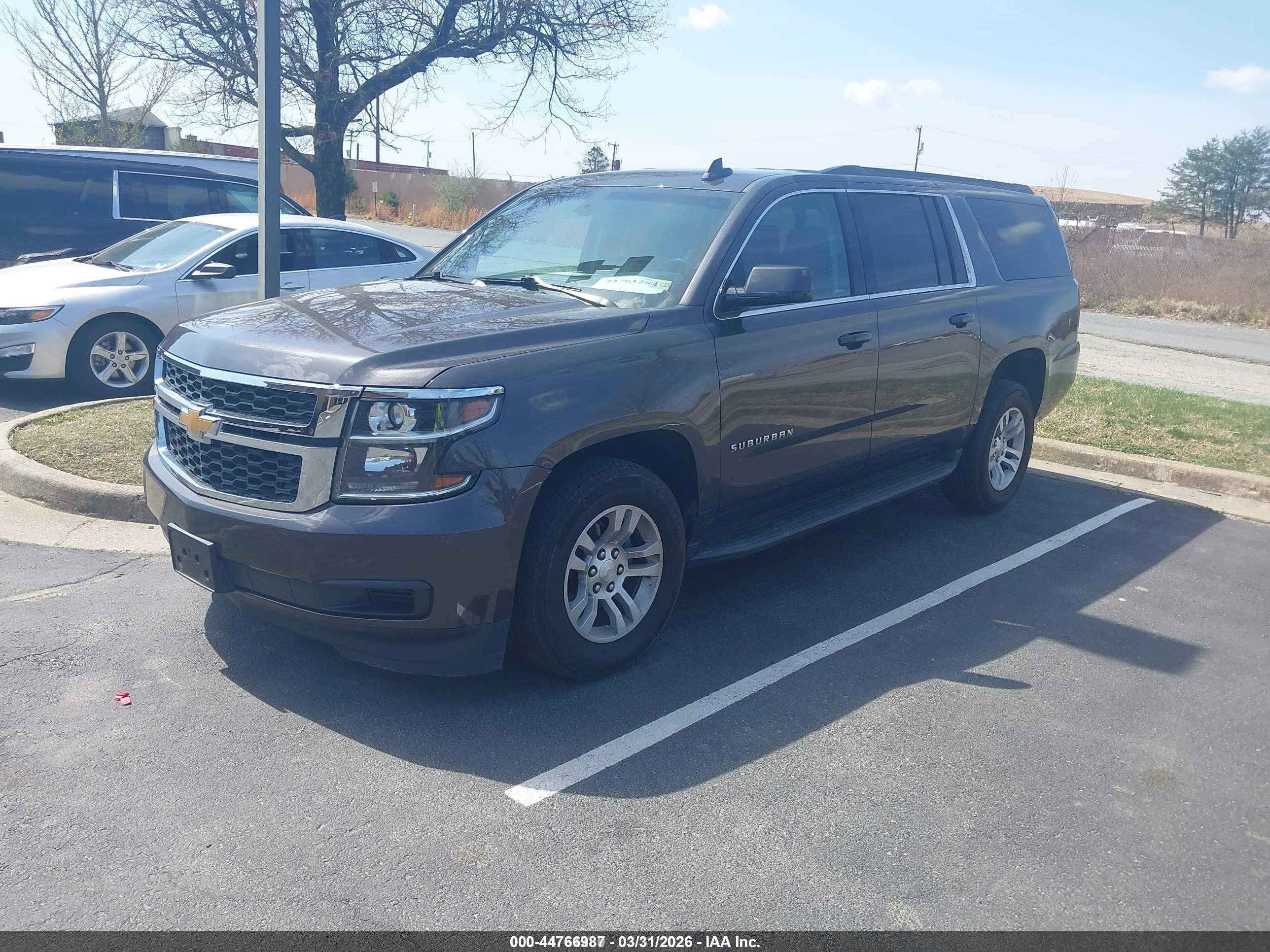 CHEVROLET SUBURBAN image 2