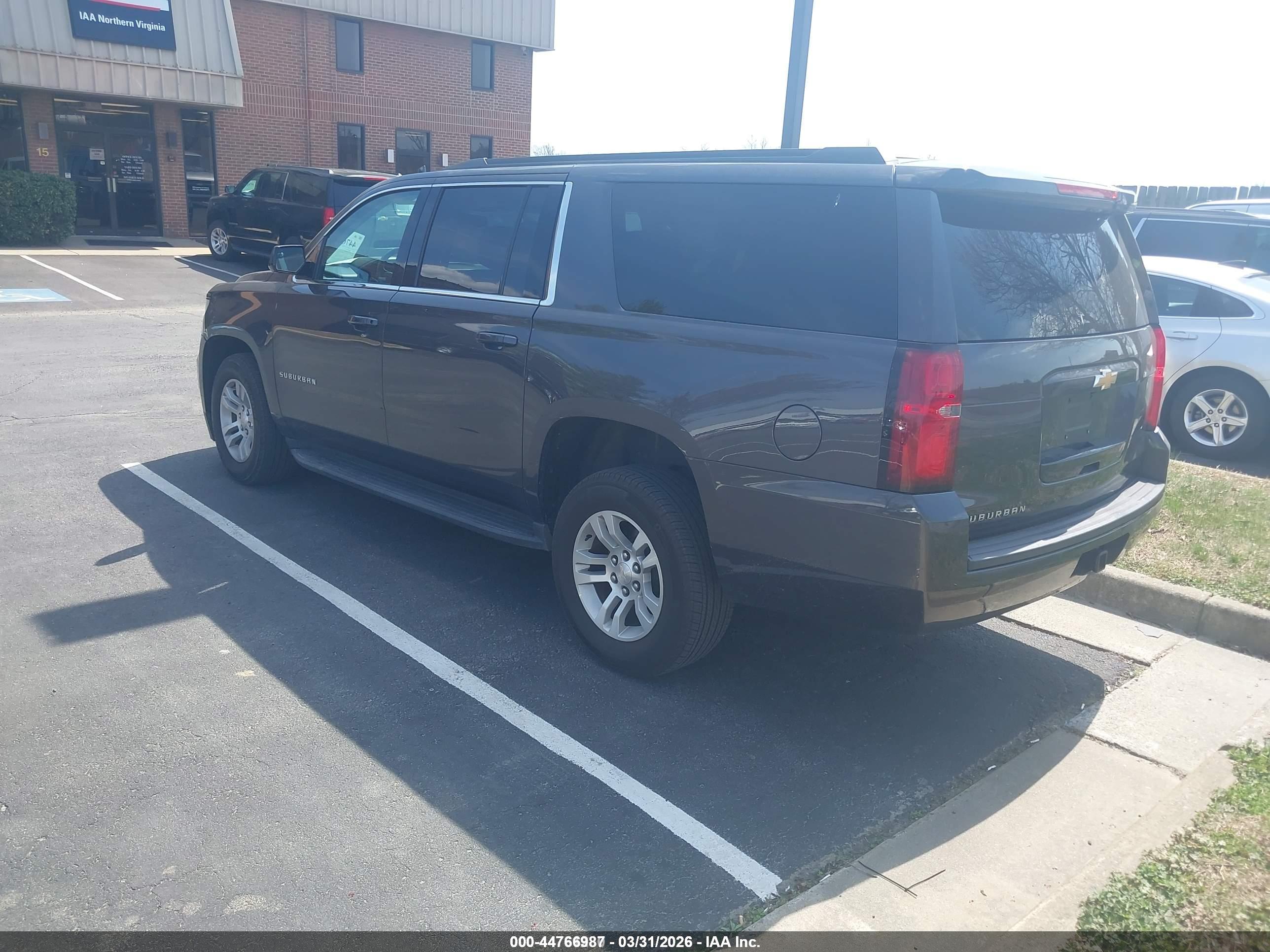 CHEVROLET SUBURBAN image 3
