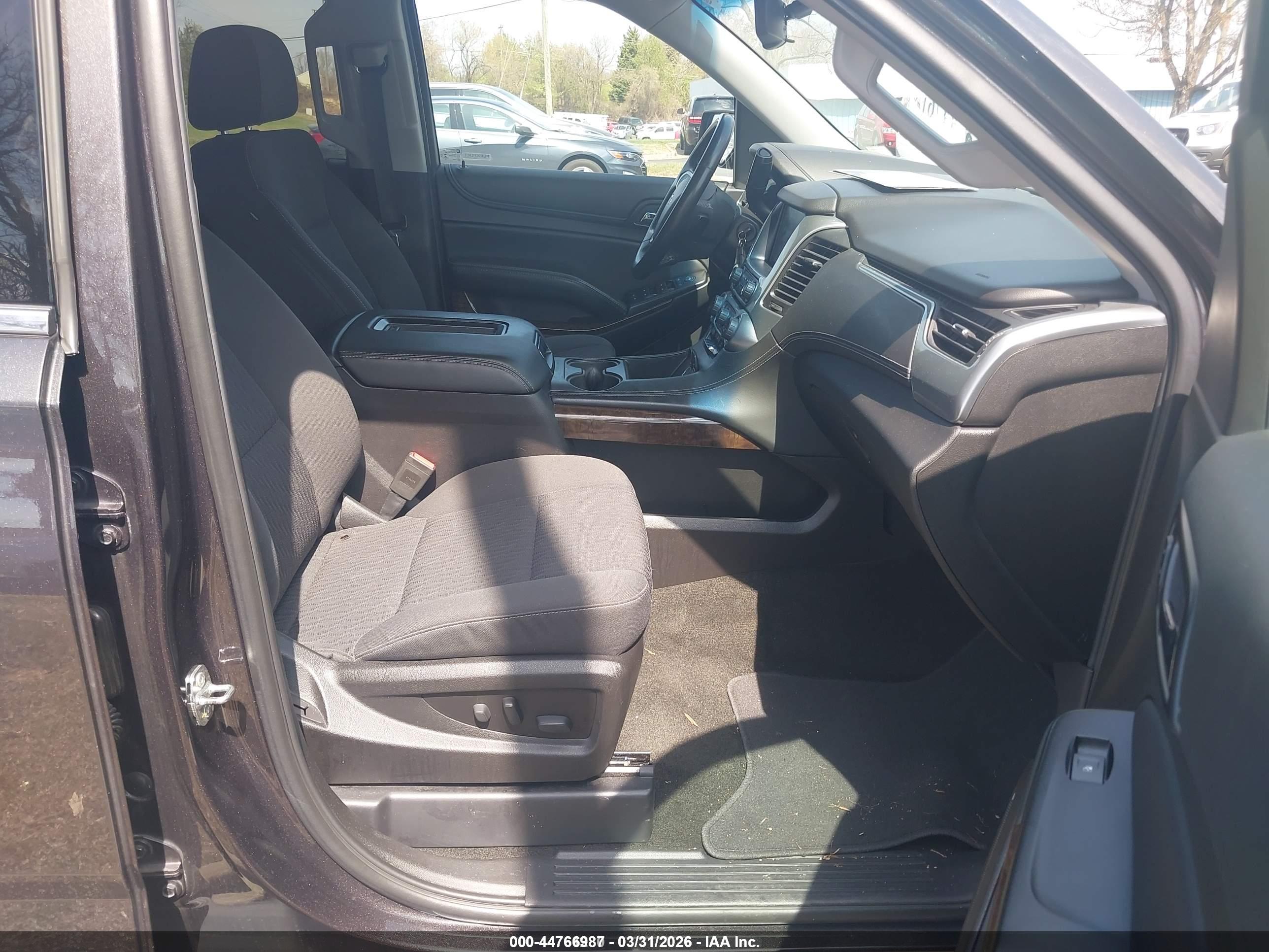 CHEVROLET SUBURBAN image 5