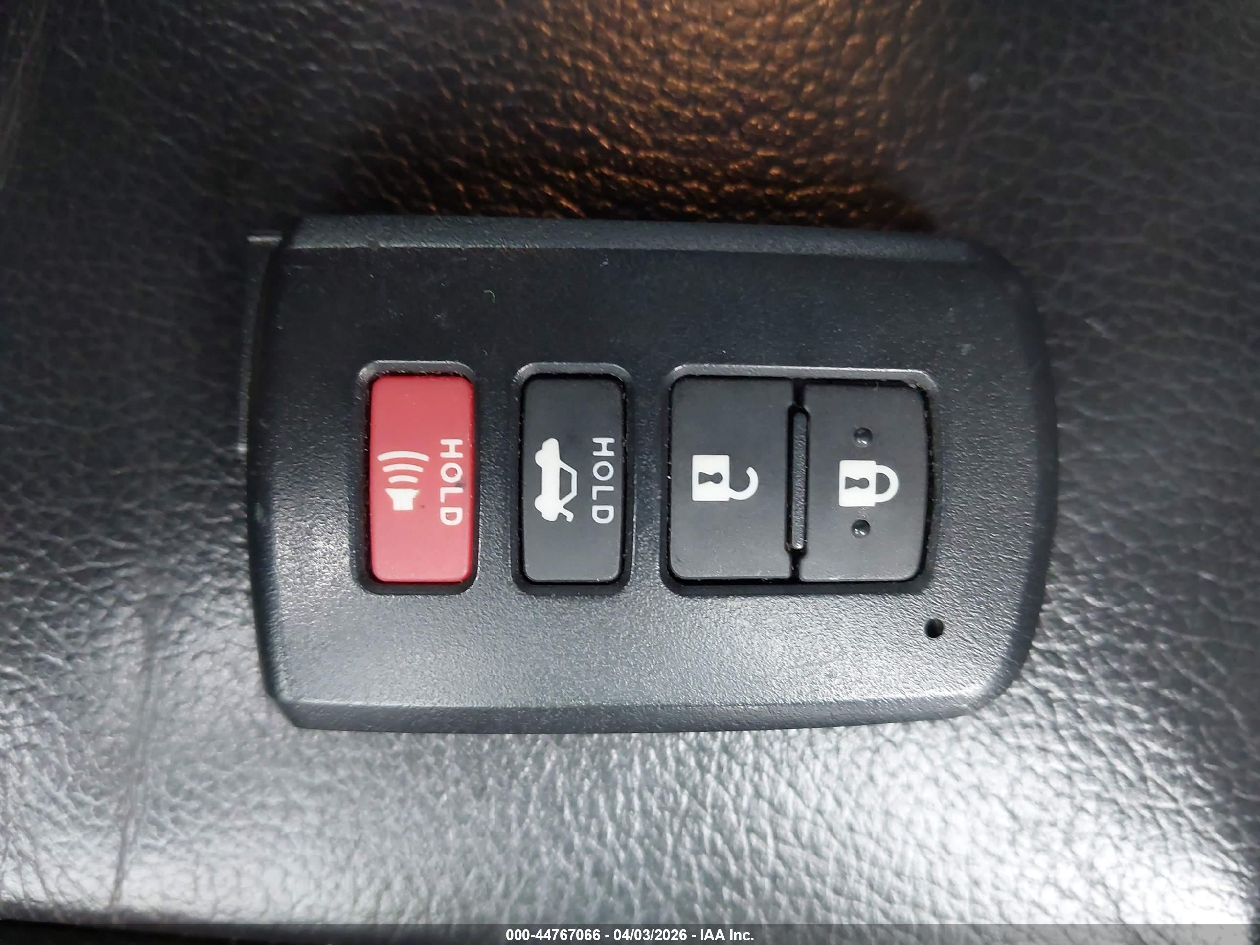 TOYOTA AVALON image 11