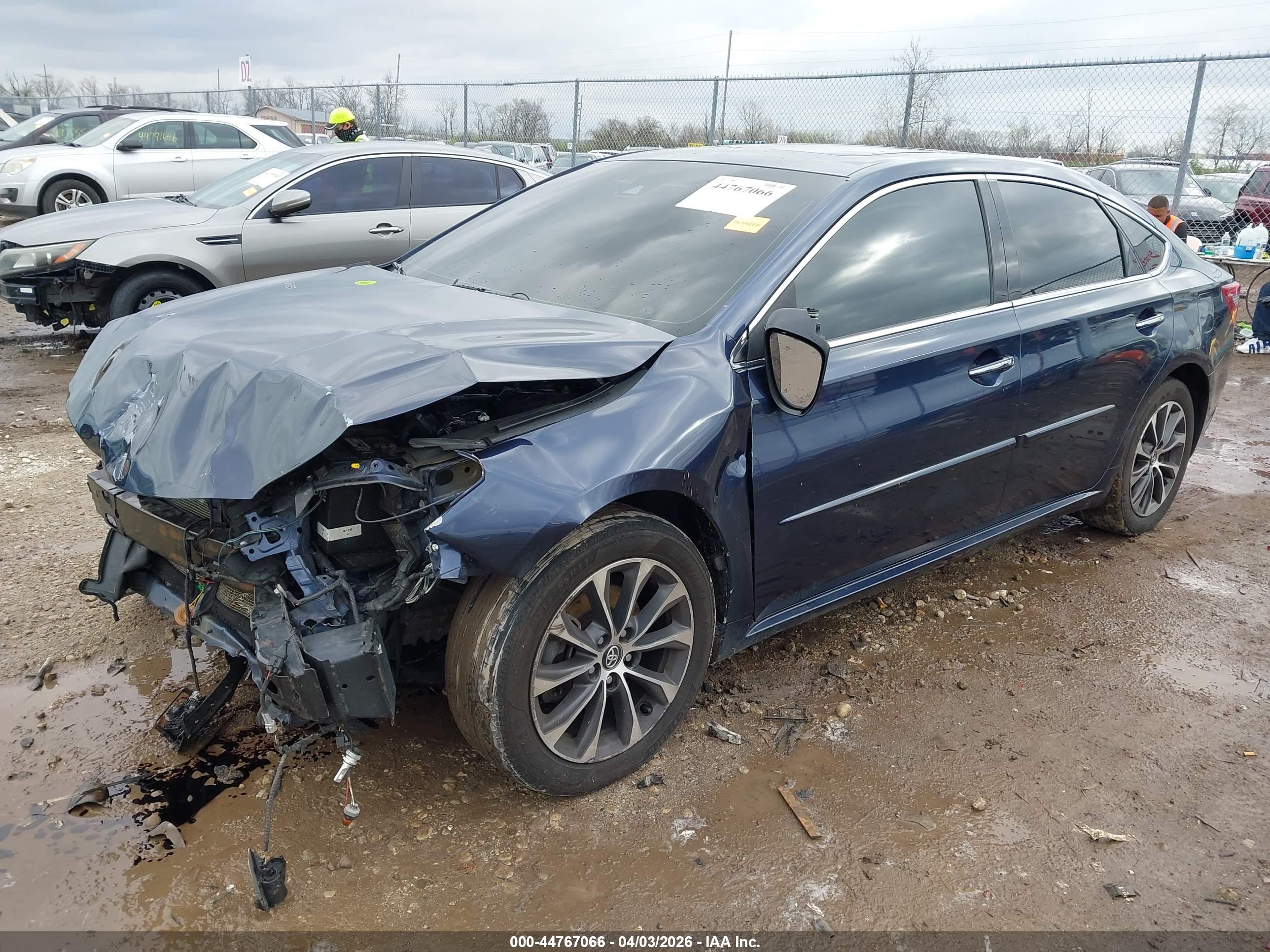 TOYOTA AVALON image 2