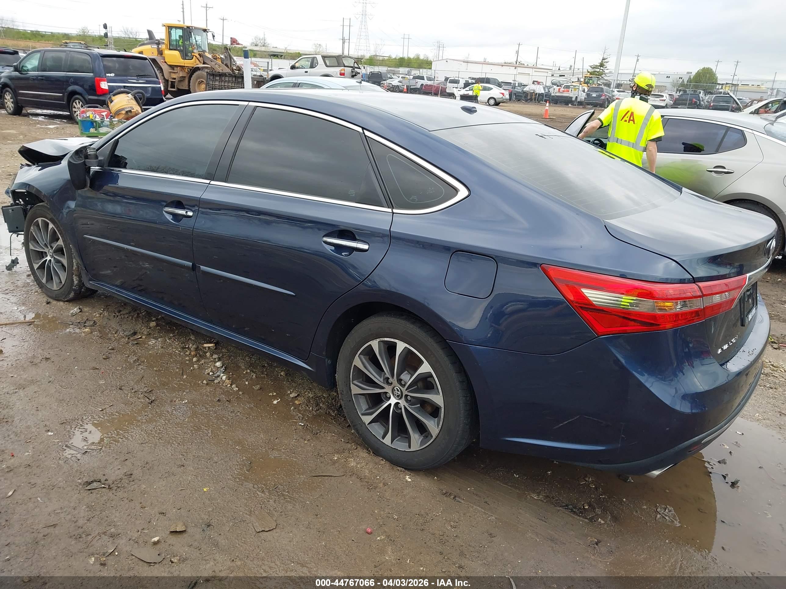 TOYOTA AVALON image 3