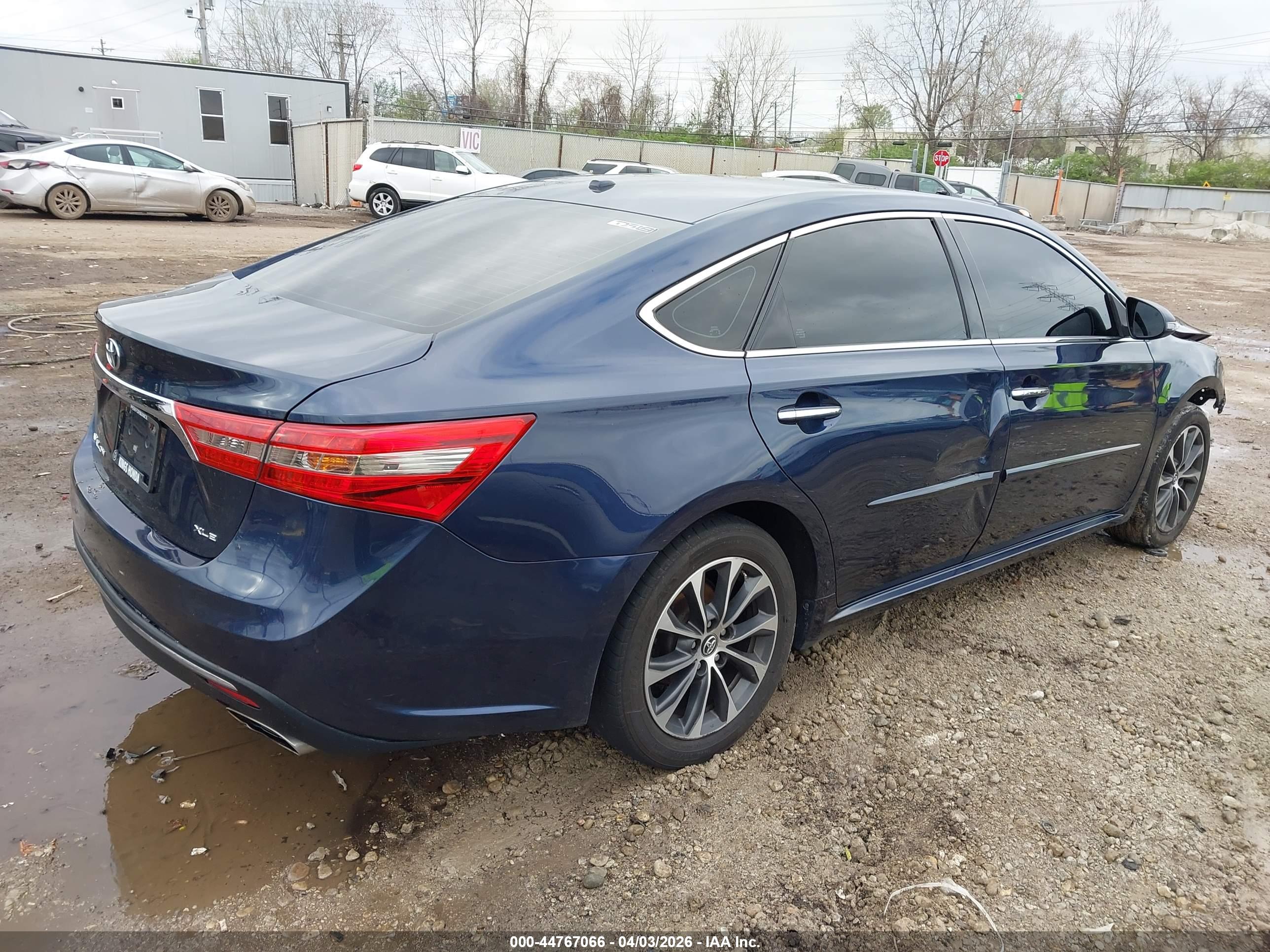 TOYOTA AVALON image 4